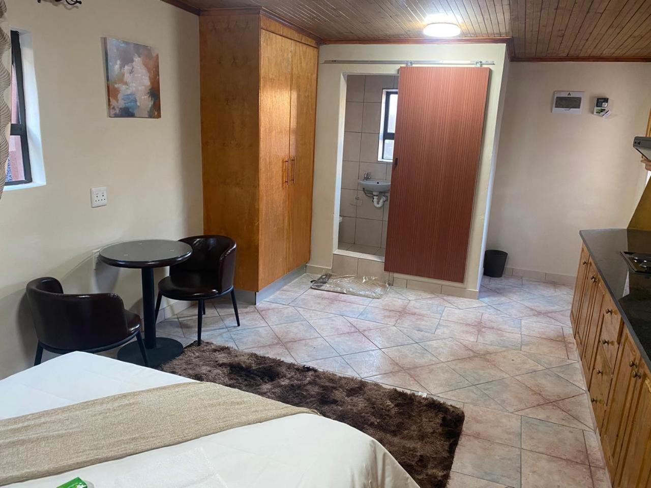 Double Room - Photo 12