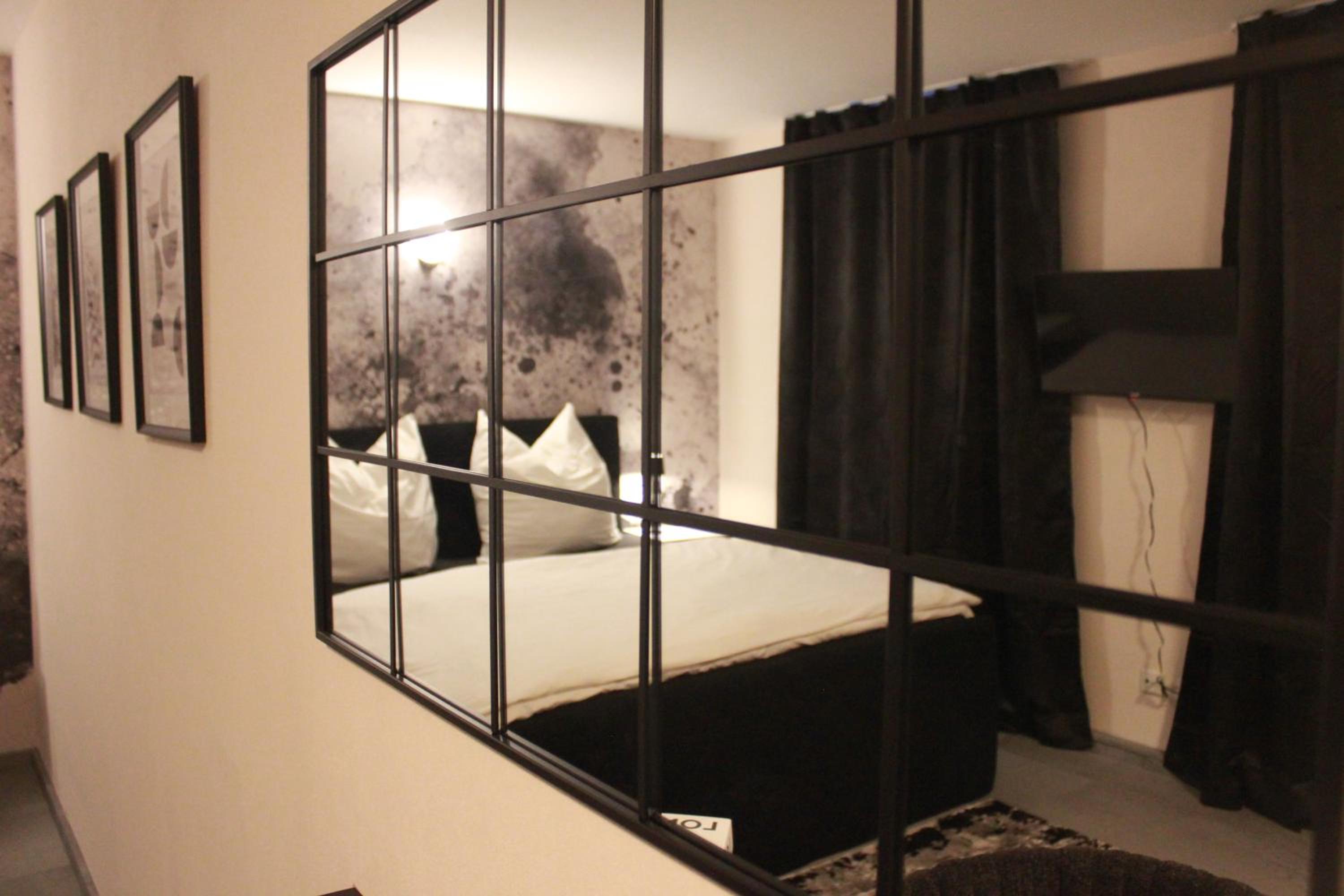 BLACK&WHITE - Double Room - Photo 2