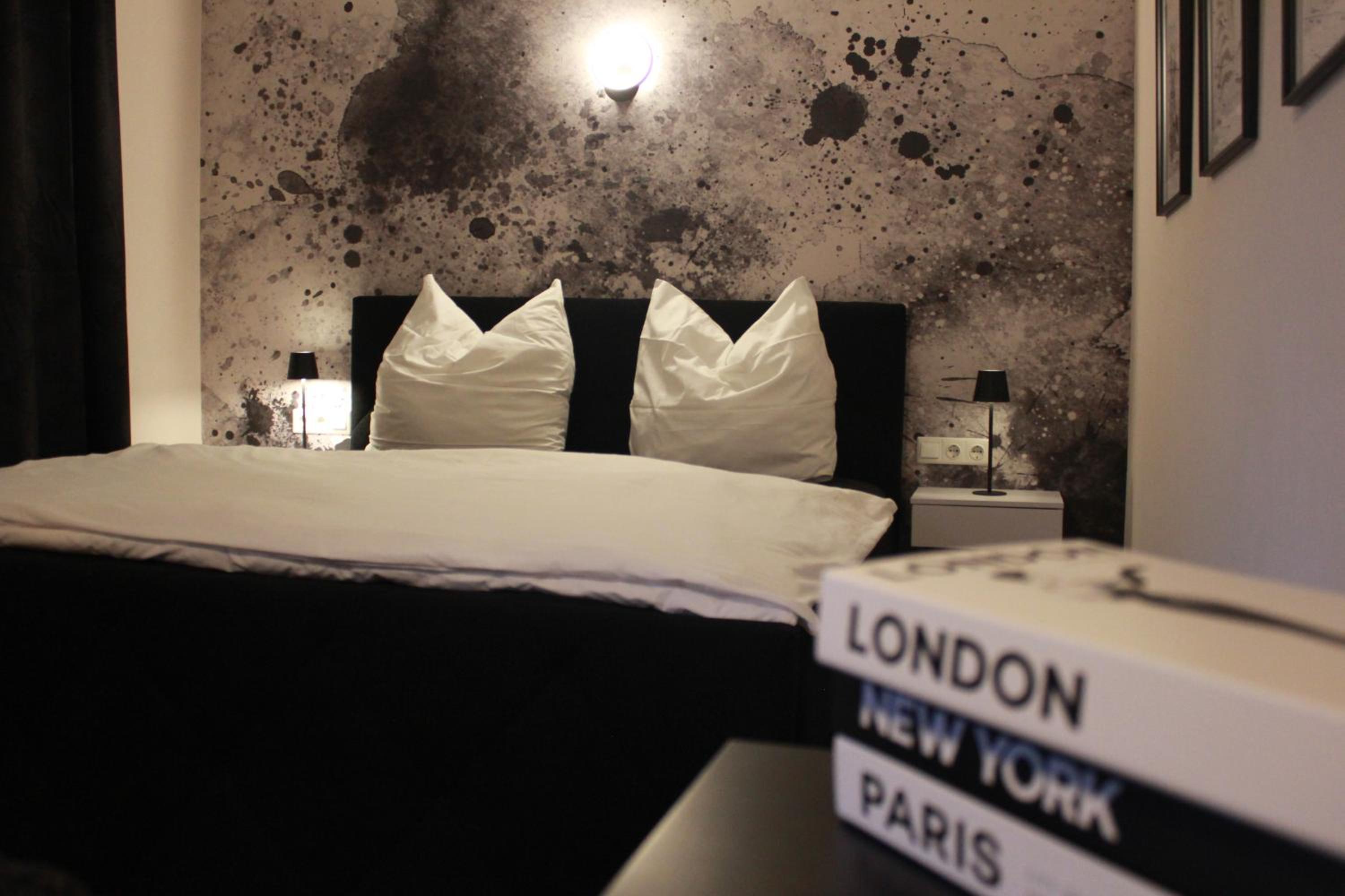 BLACK&WHITE - Double Room - Photo 3