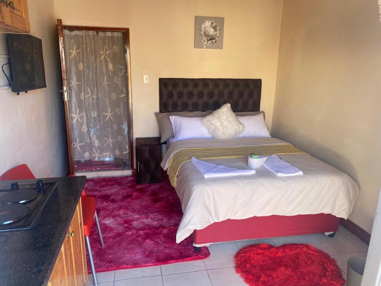 Double Room - Photo 5