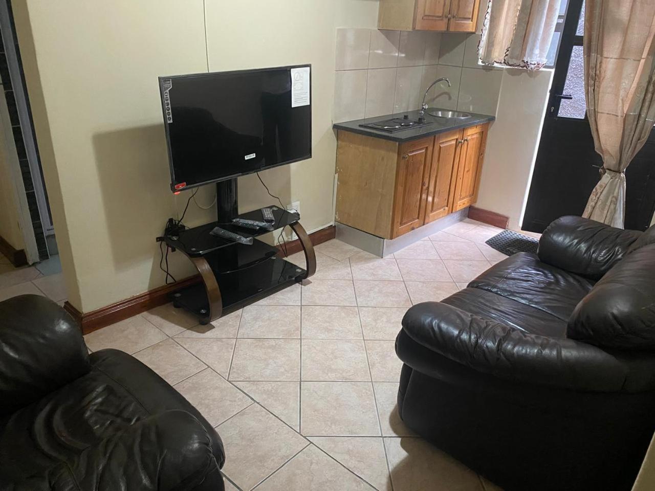 Family Room - Photo 2