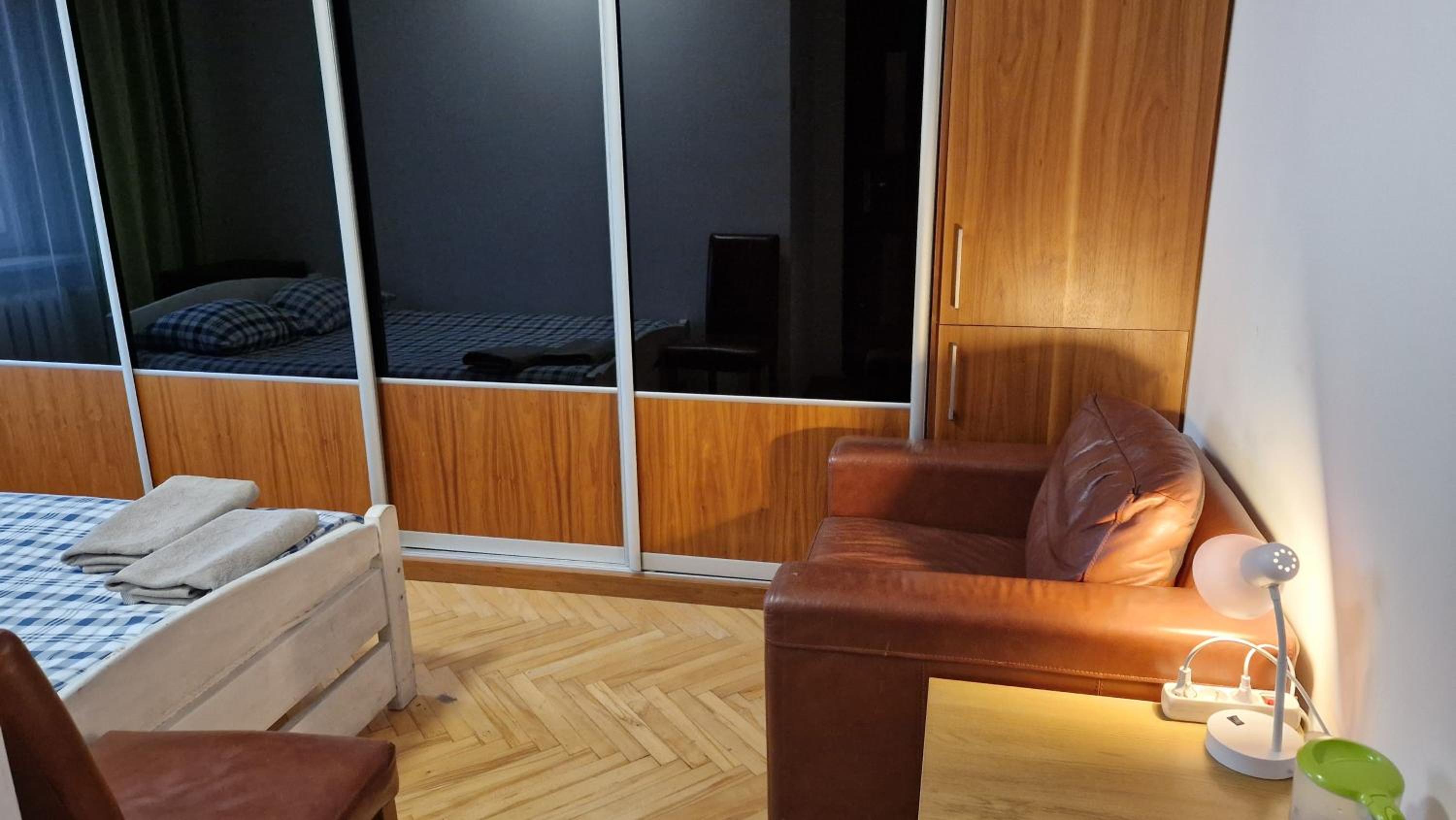 Budget Double Room - Photo 12