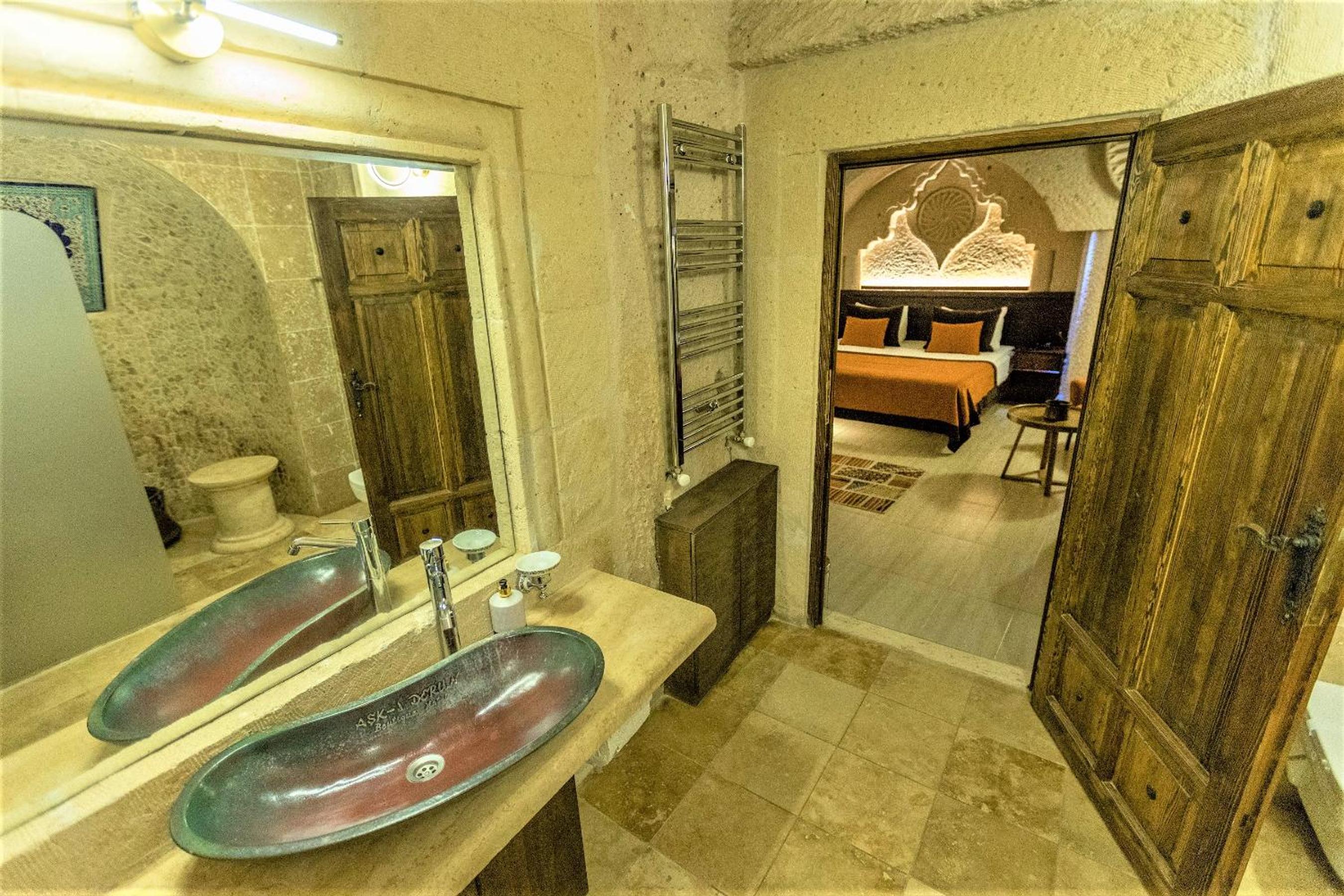 Basic Triple Room with Shared Bathroom photo 1