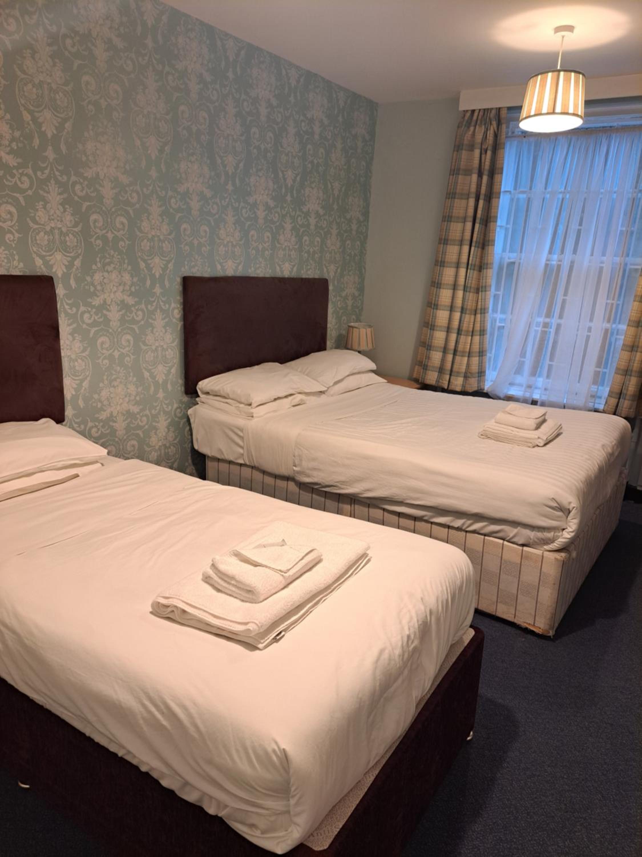 Twin Room - Disability Access photo 2