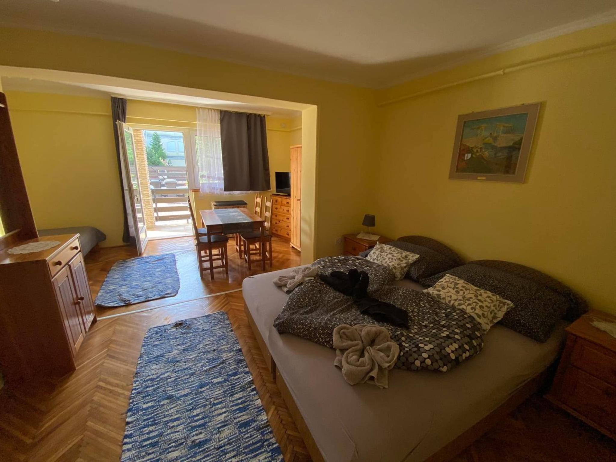 One-Bedroom Apartment photo 2