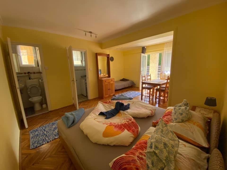 One-Bedroom Apartment photo 3