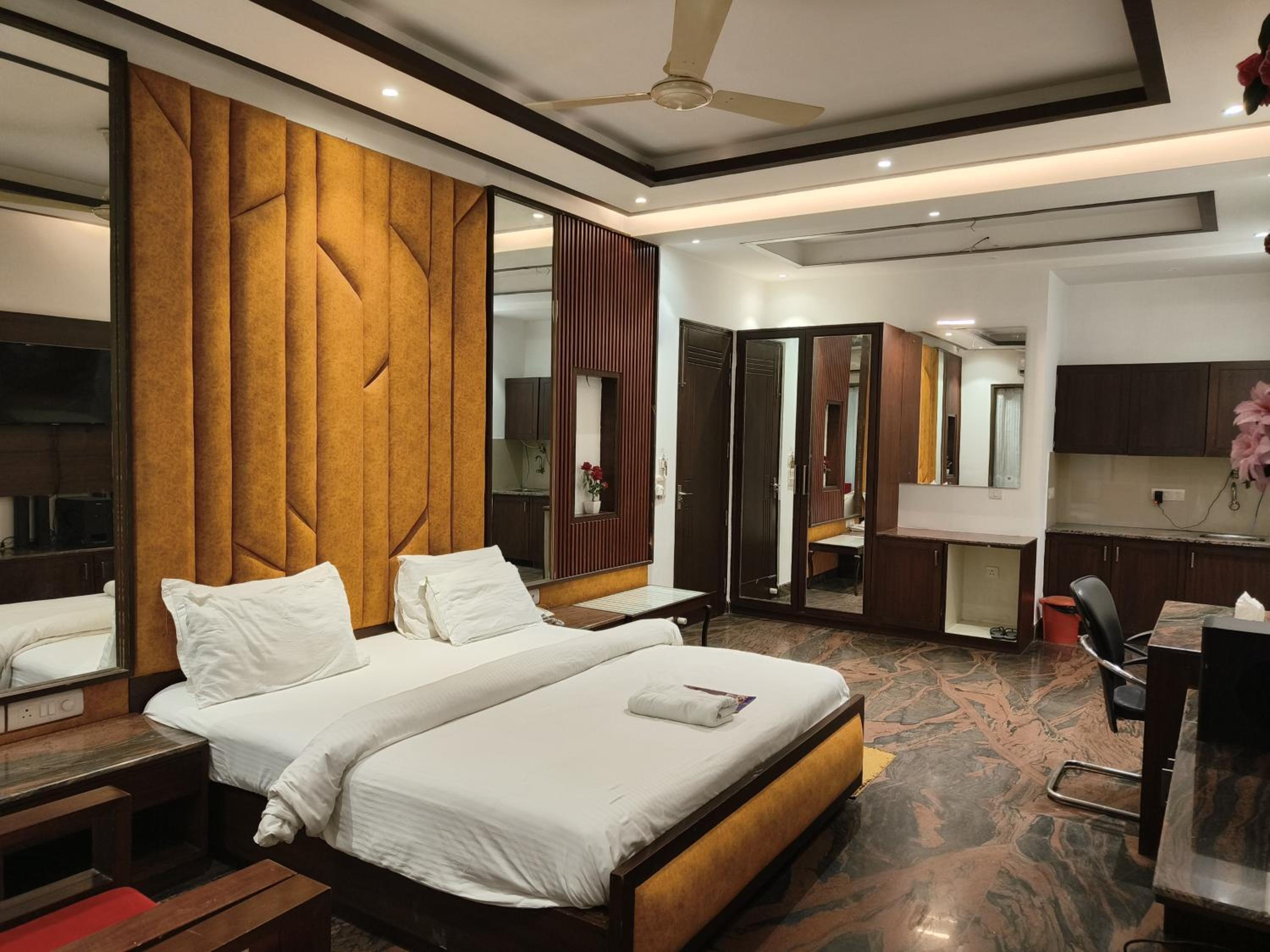 Superior King Suite