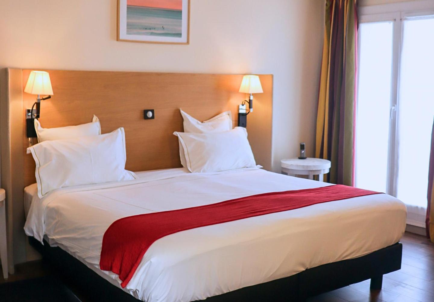 Deluxe Room thumbnail 5