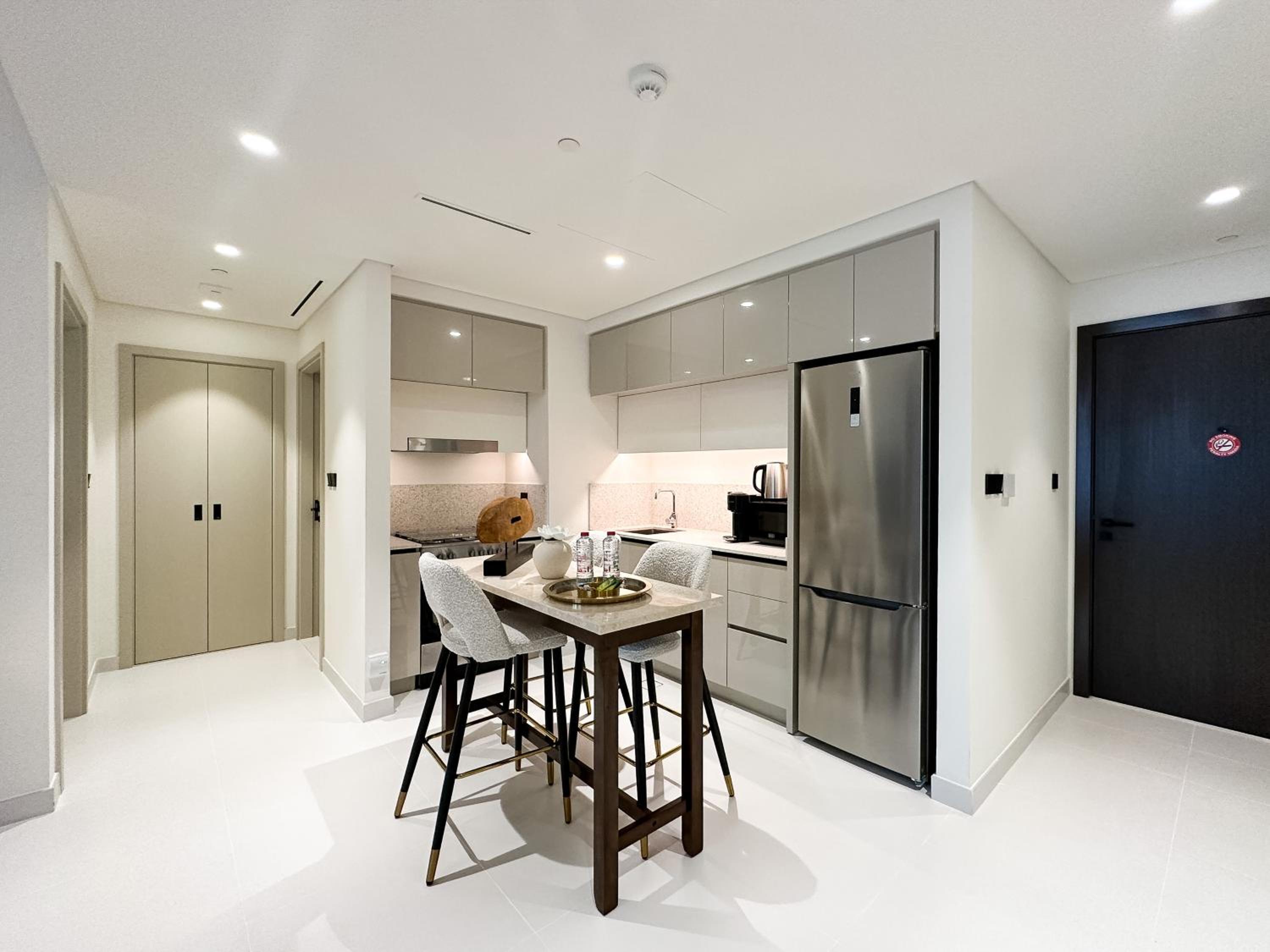 One-Bedroom Apartment - Oceanfront photo 3