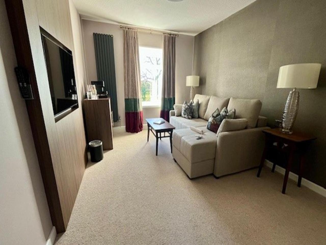 Deluxe King Suite