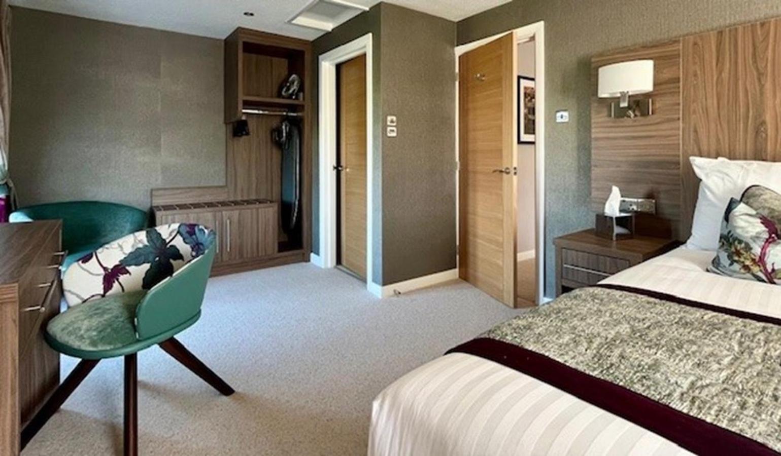Deluxe King Suite