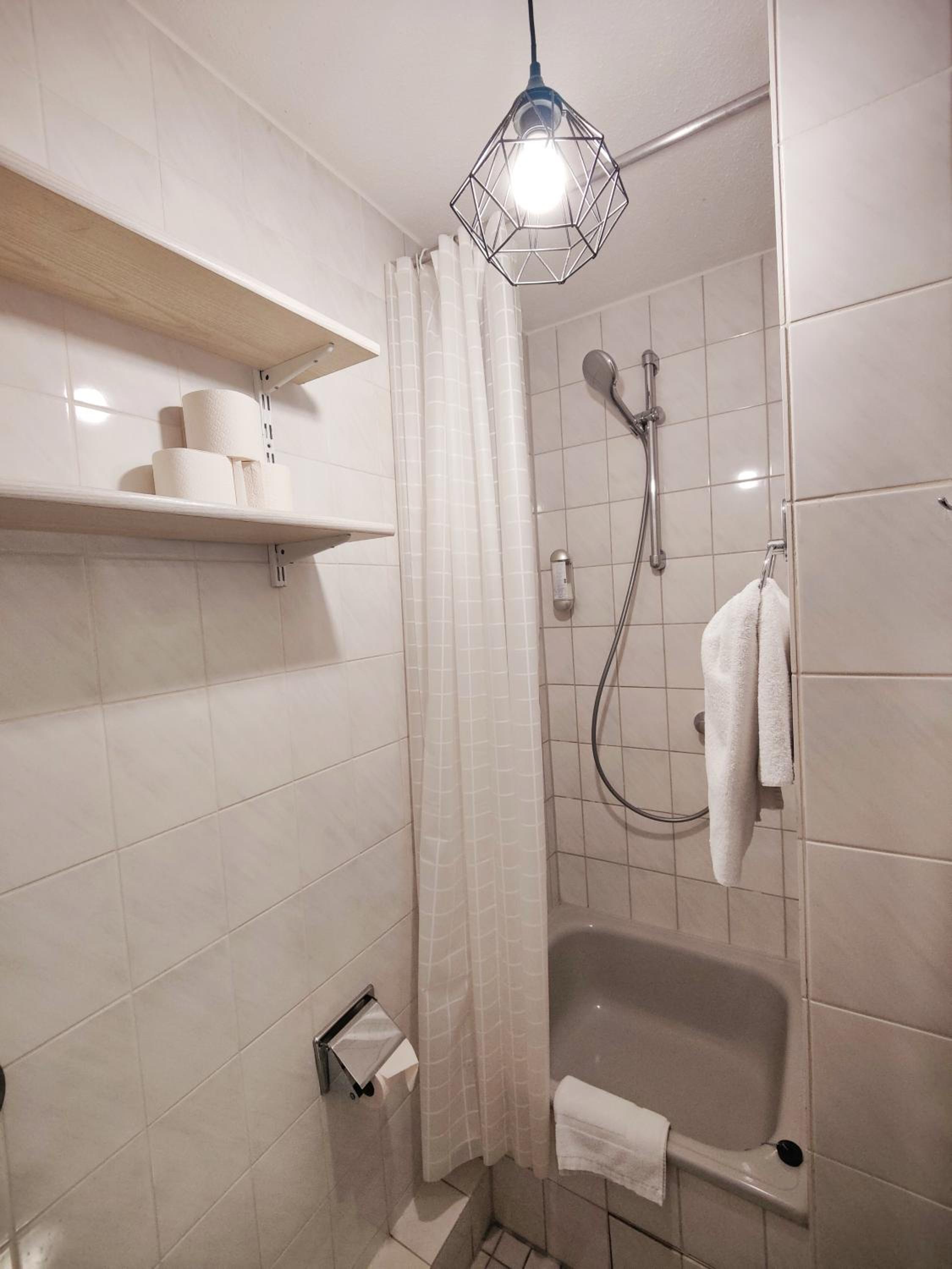 Apartment with Shower photo 3