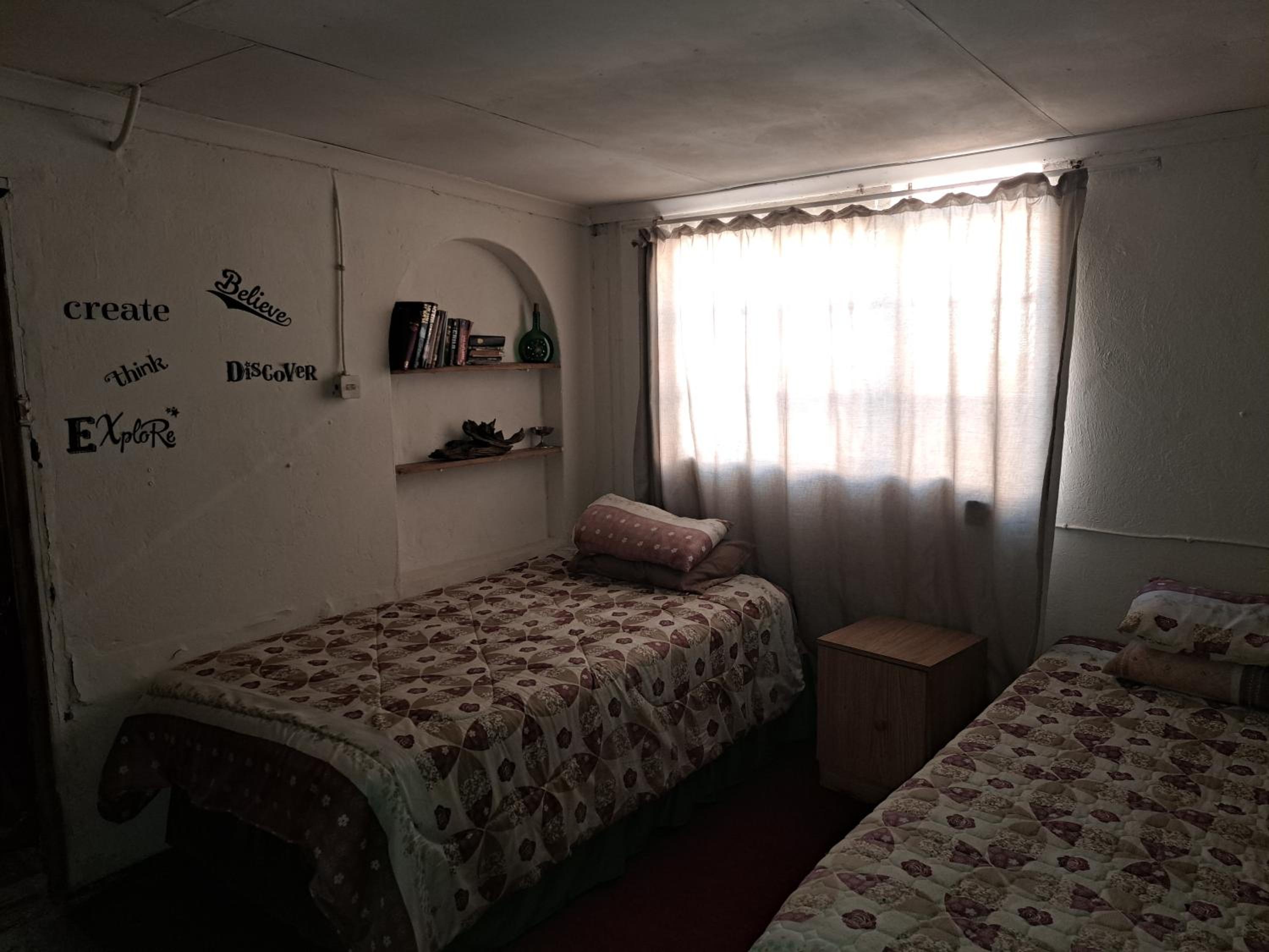 Budget Twin Room - Photo 2
