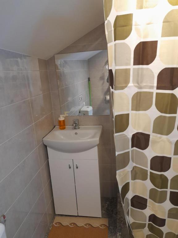 Quadruple Room - Photo 10
