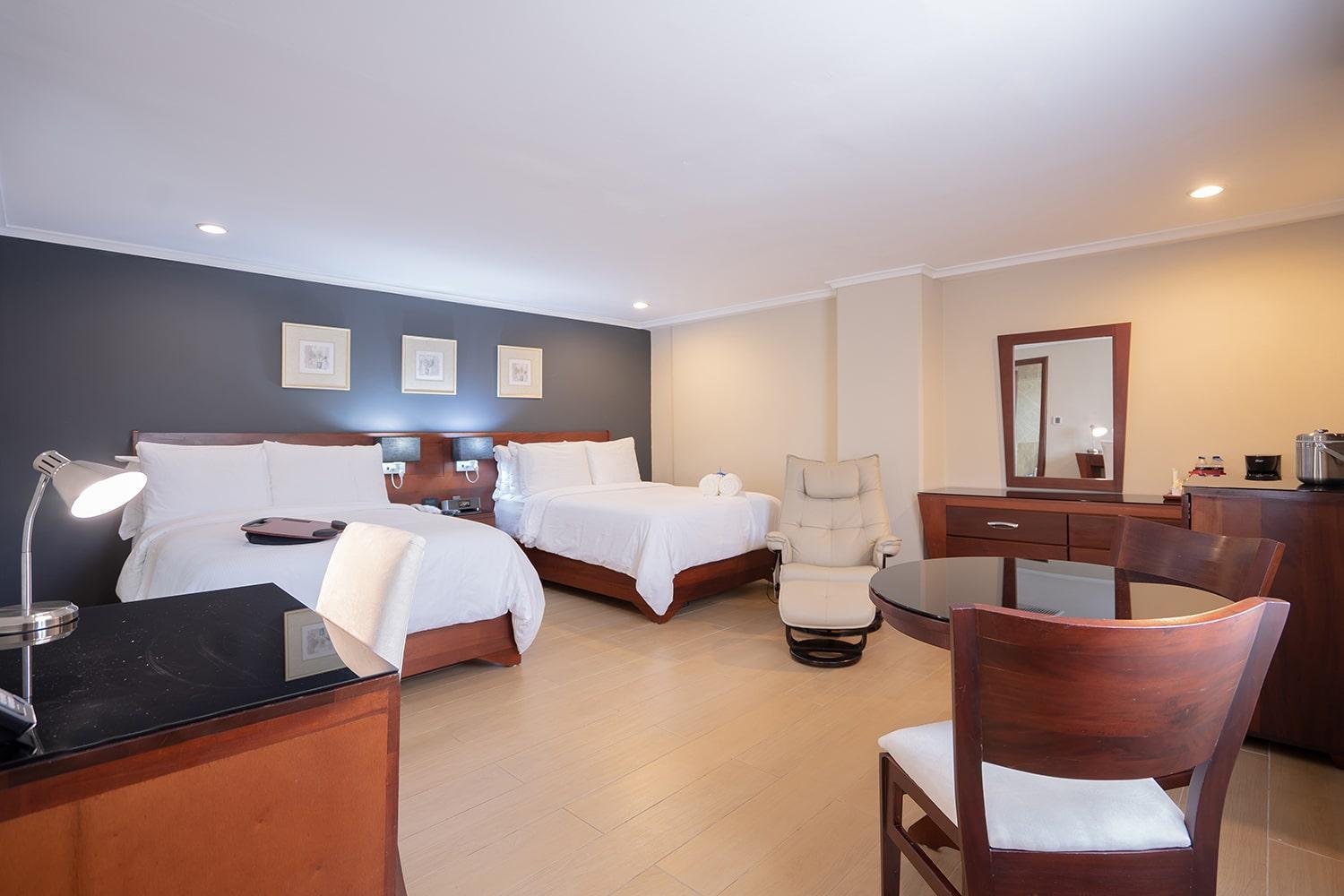 Club Imperial 2 Queen Bed