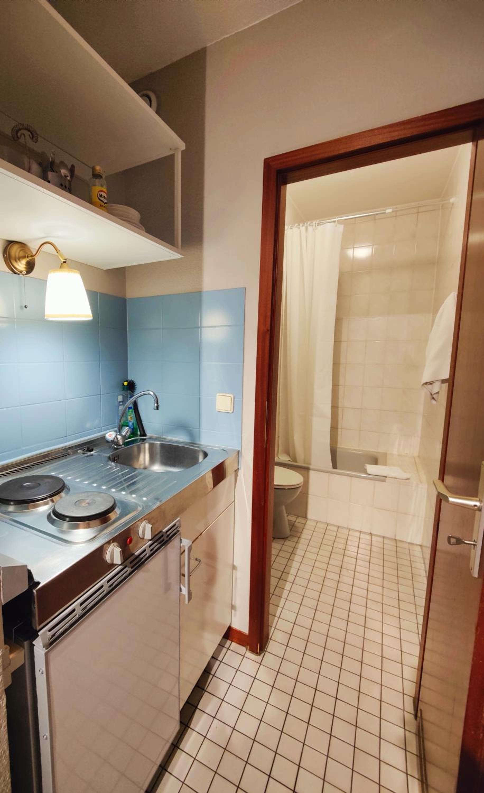 One-Bedroom Apartment - Non-Smoking photo 2