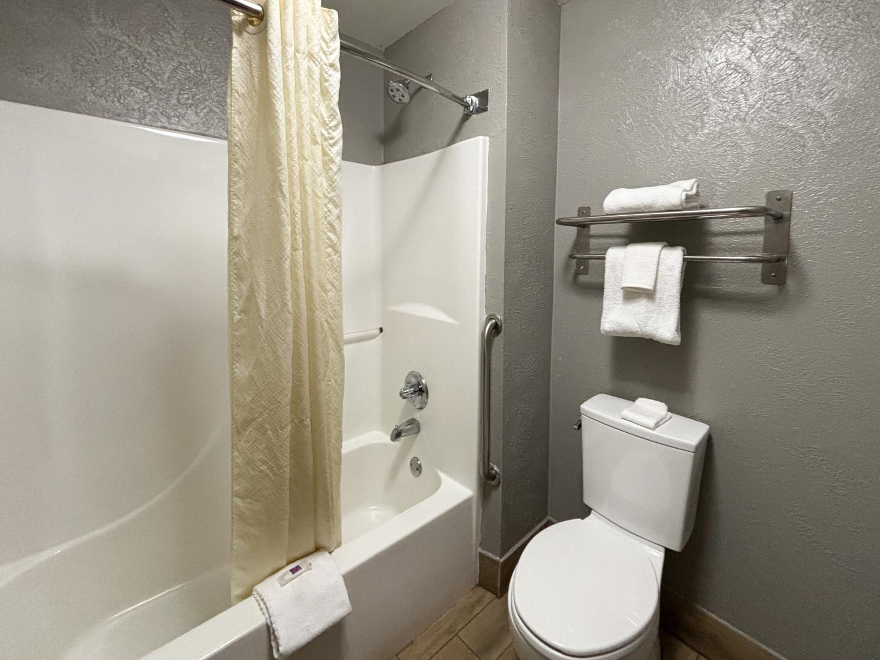 King Room - Disability Access - Non-Smoking - Photo 1