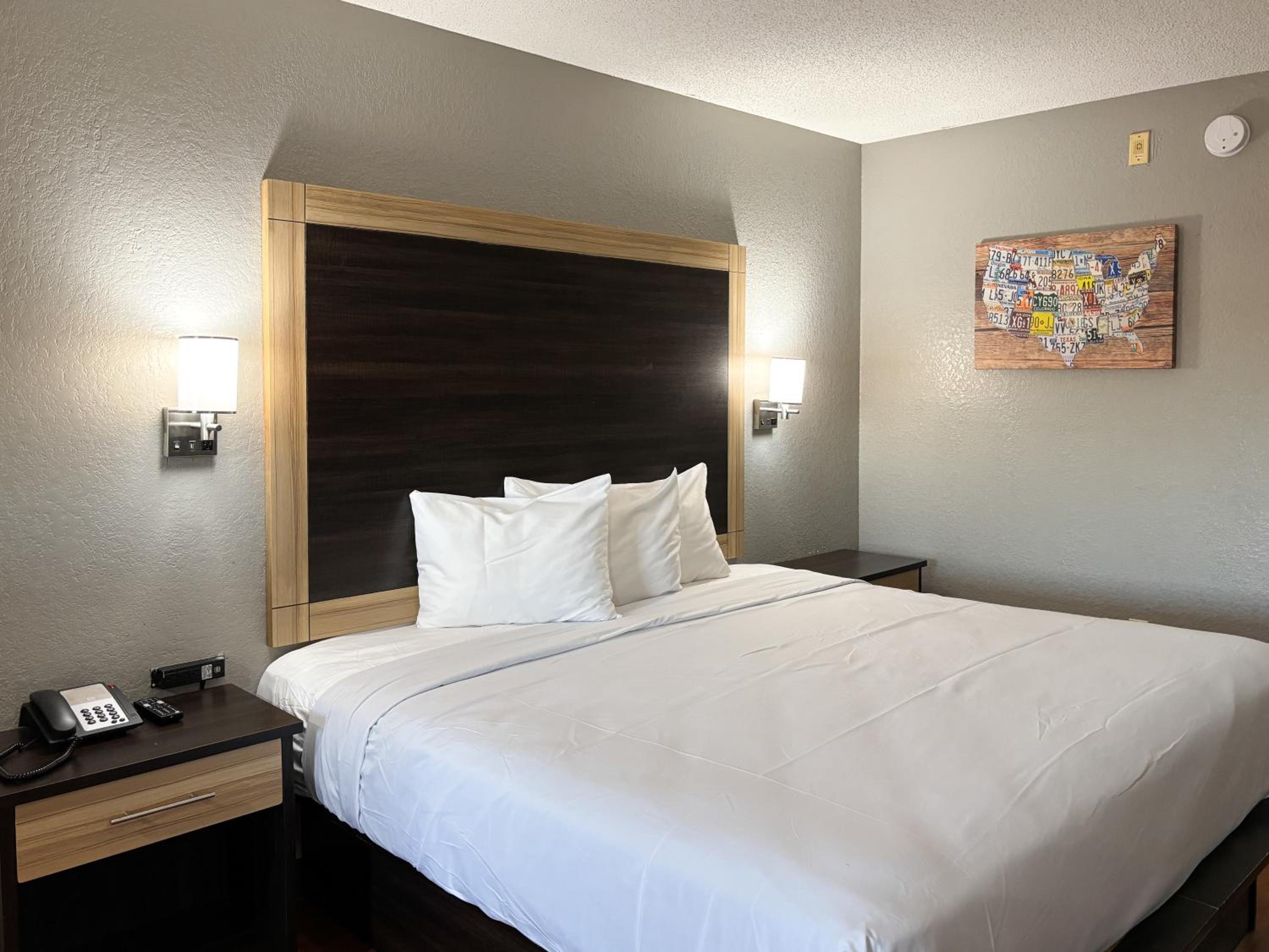 King Room - Disability Access - Non-Smoking - Photo 5