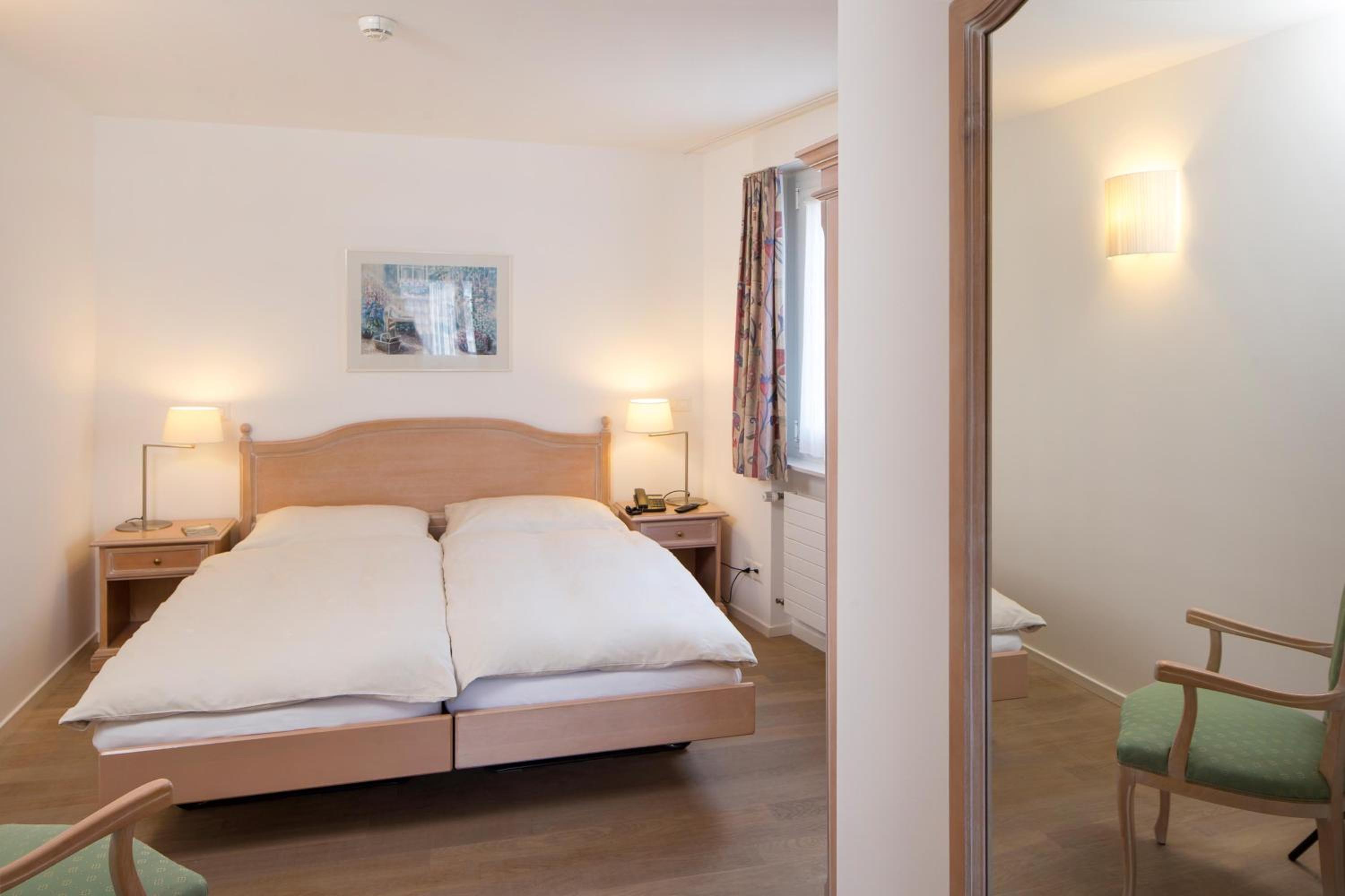 Budget Double or Twin Room with Mountain View - Photo 2