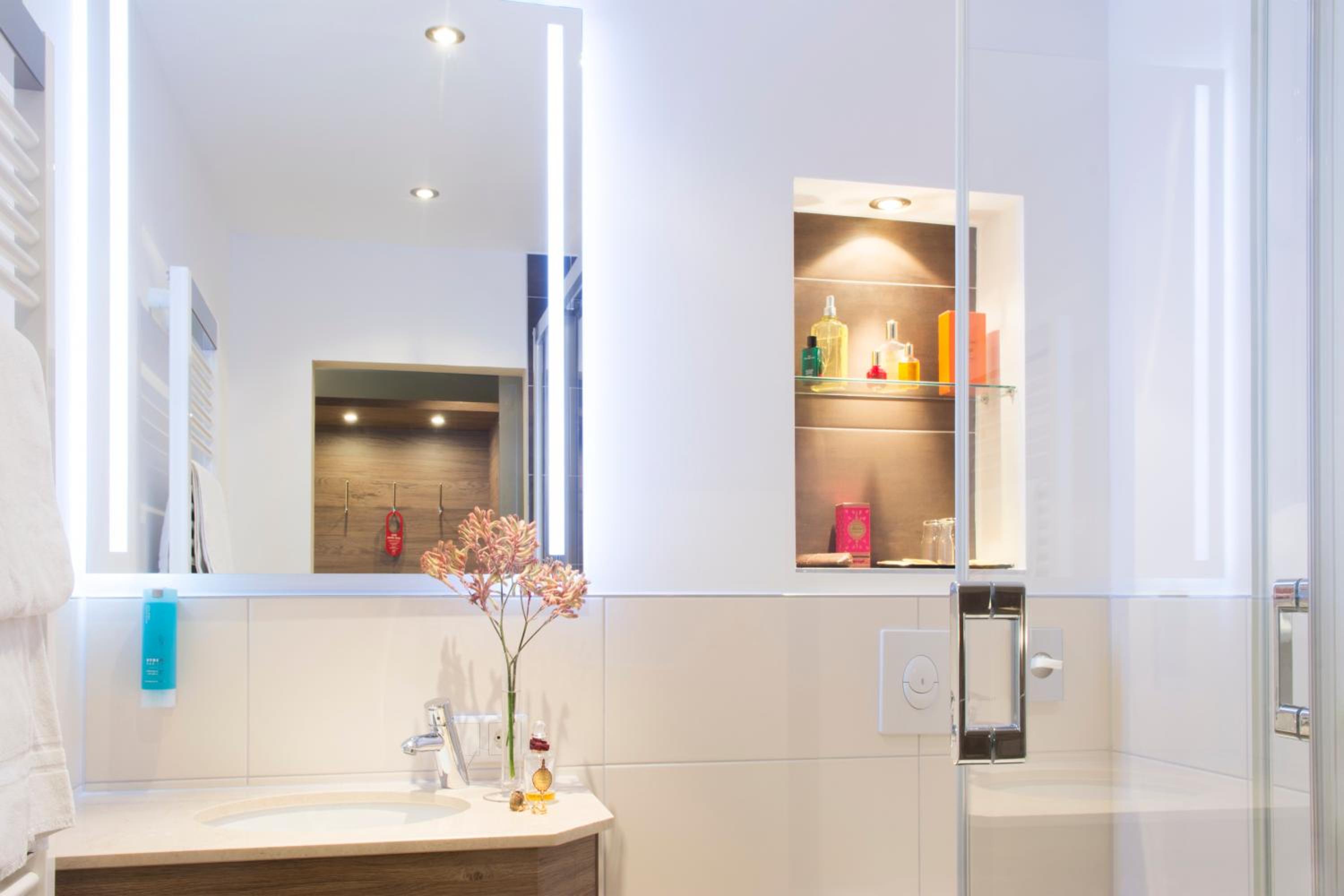 Large Double Room - Photo 6