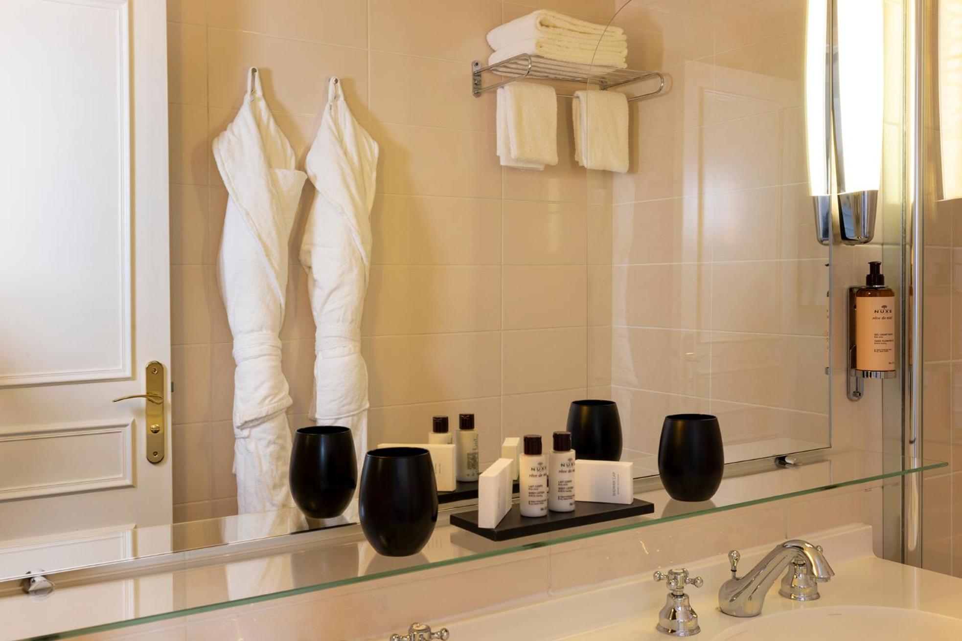 Superior Double or Twin Room photo 3