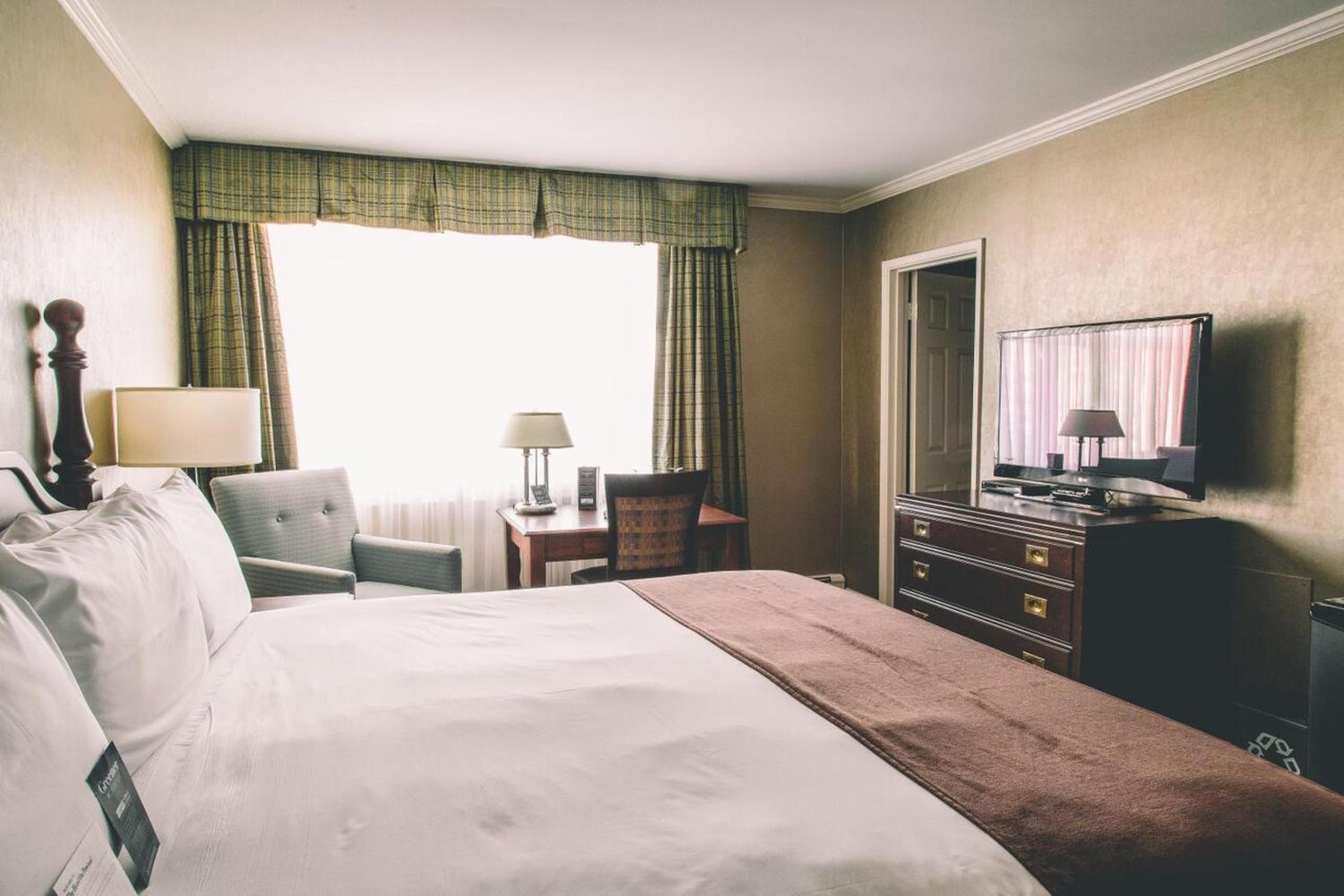 Superior King Room - Photo 3