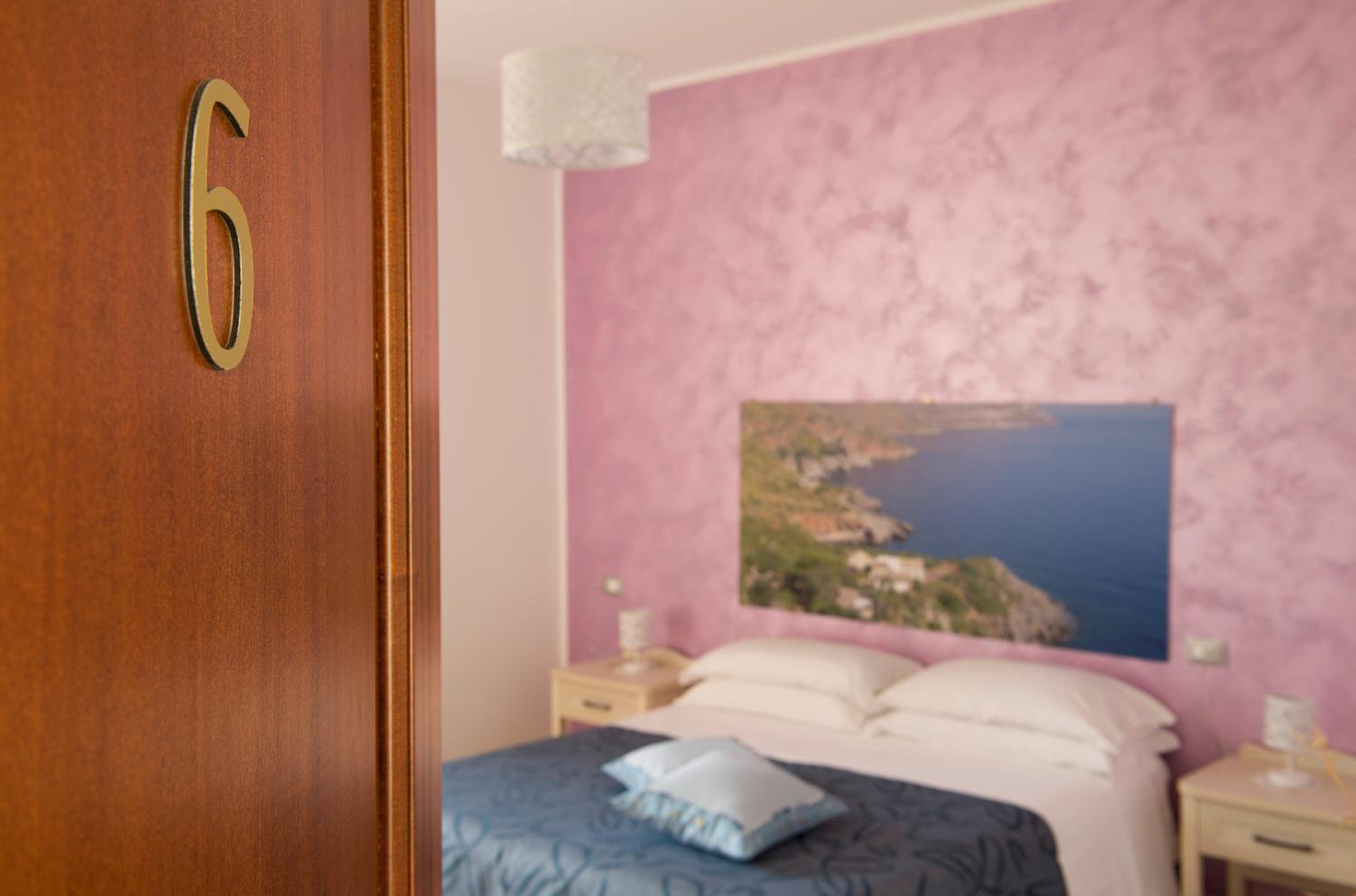 Triple Room with Garden View - Photo 8
