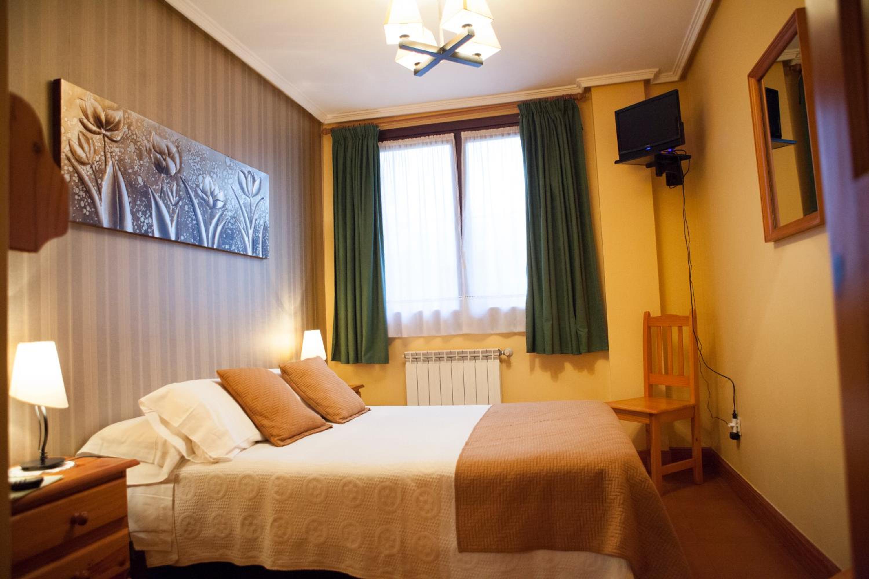 Budget Double Room photo 2