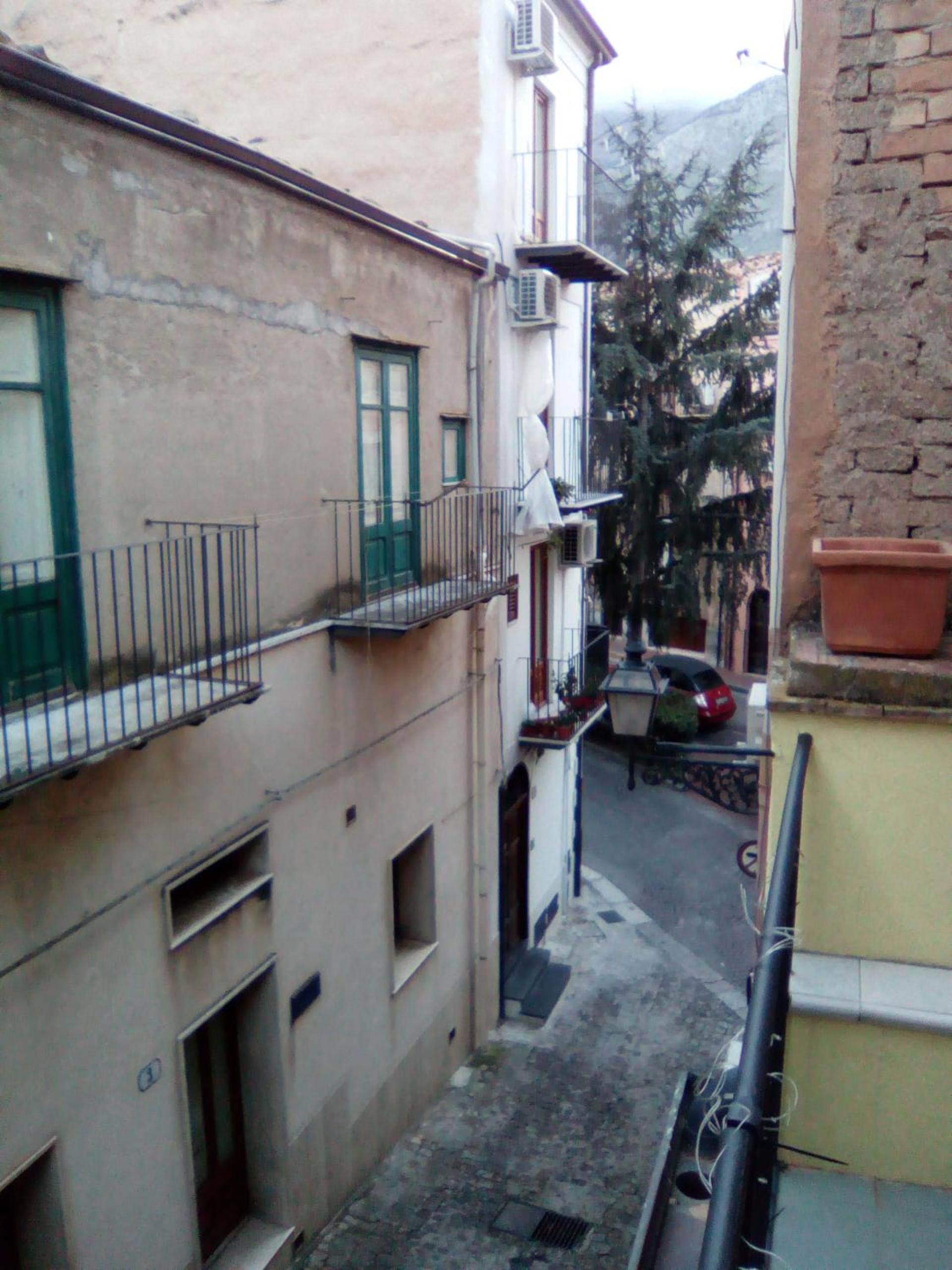 Apartment with Terrace - Photo 7