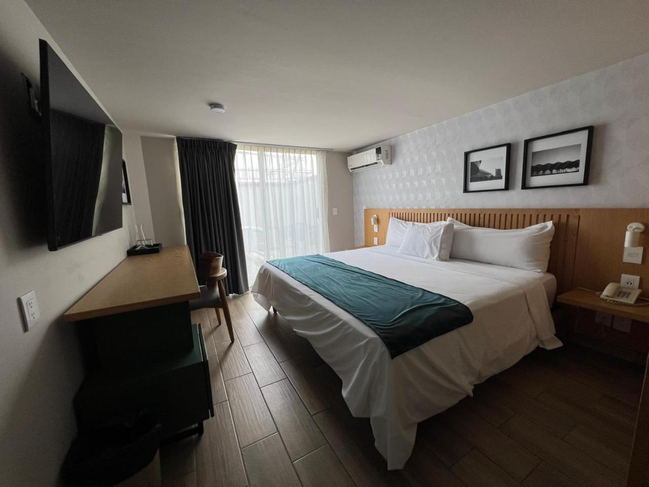 Deluxe Room - Photo 1