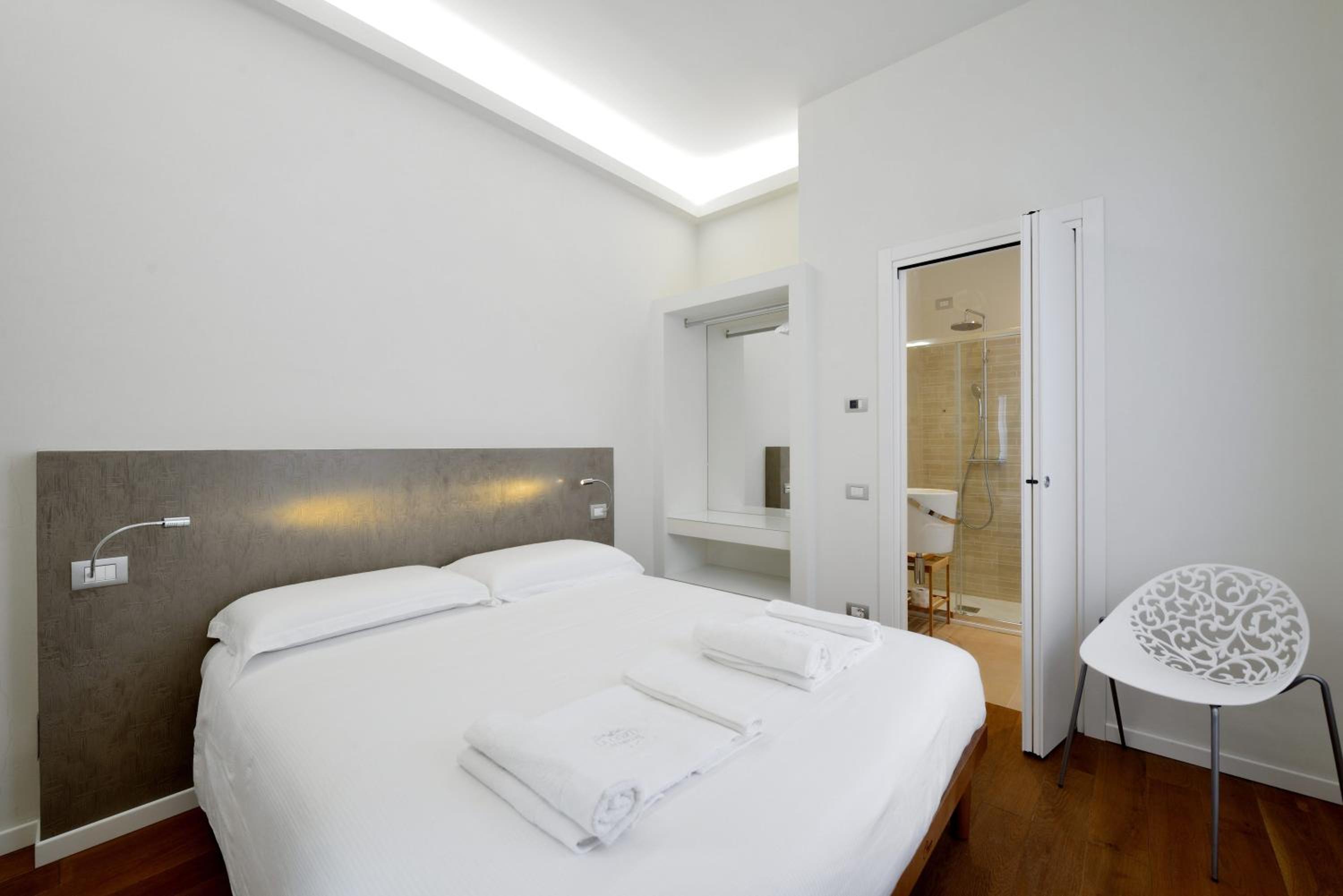 Double Room with Private Bathroom photo 3