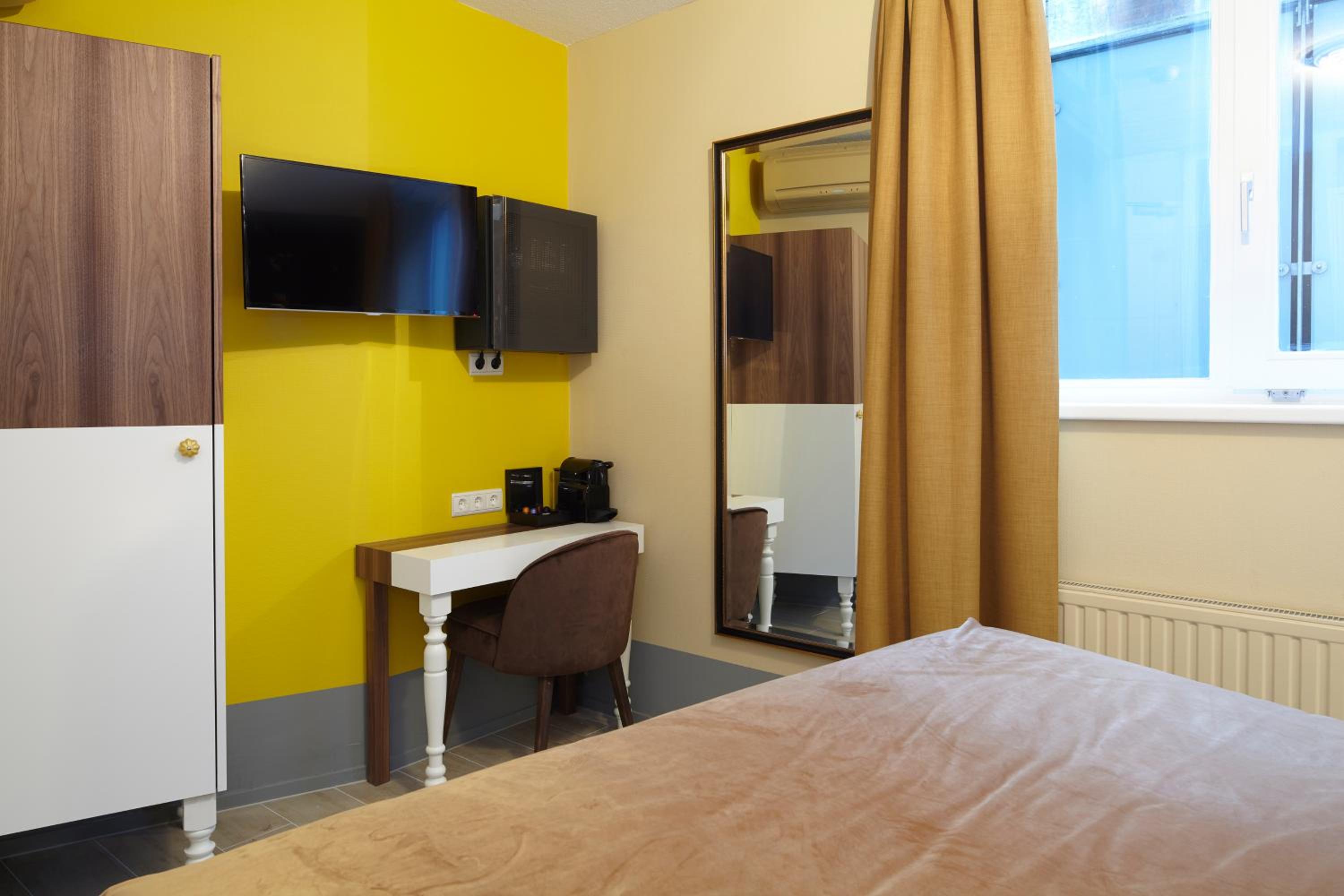 Comfort Double Room - Basement photo 2
