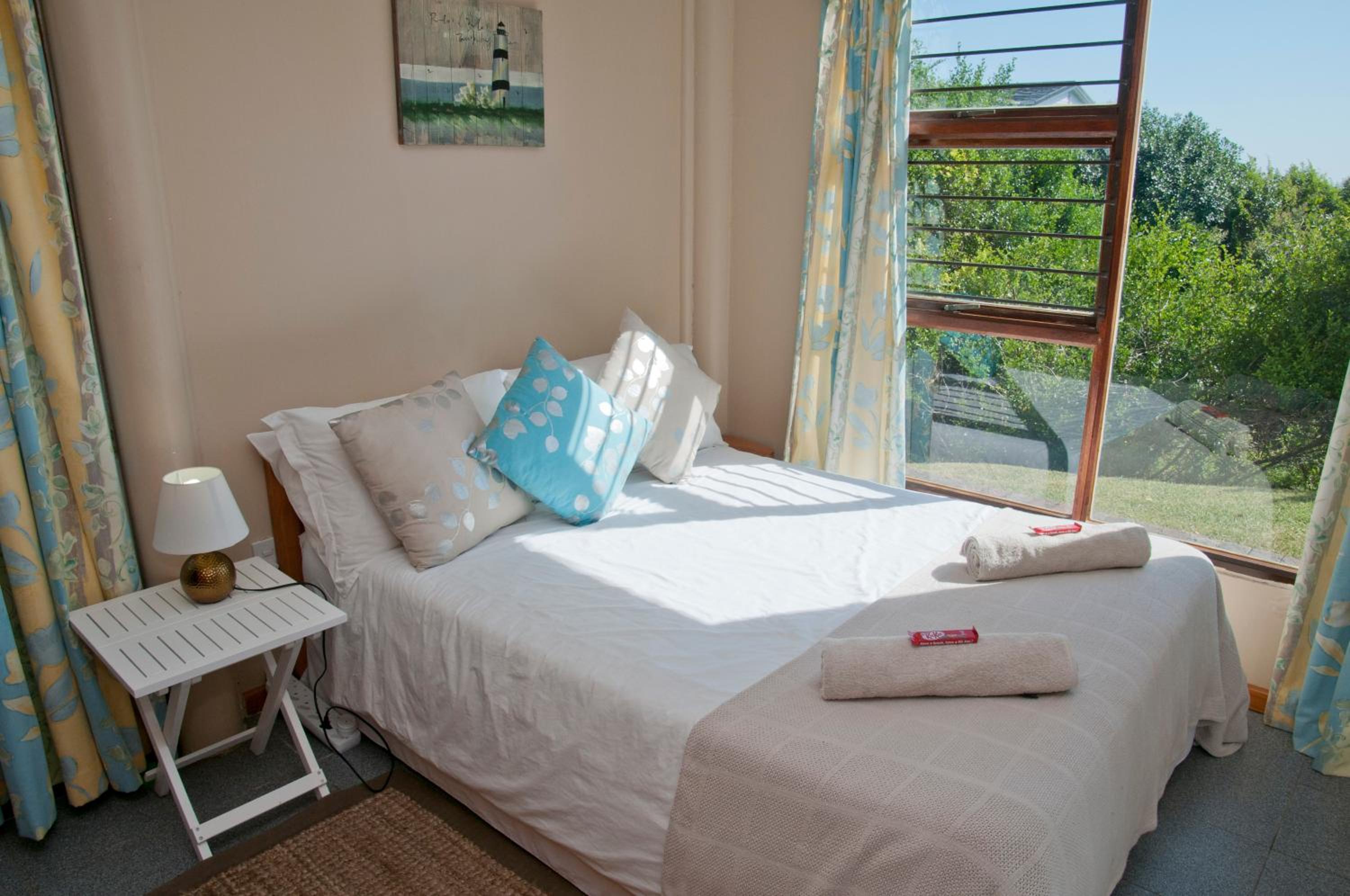 Five-Bedroom House photo 1