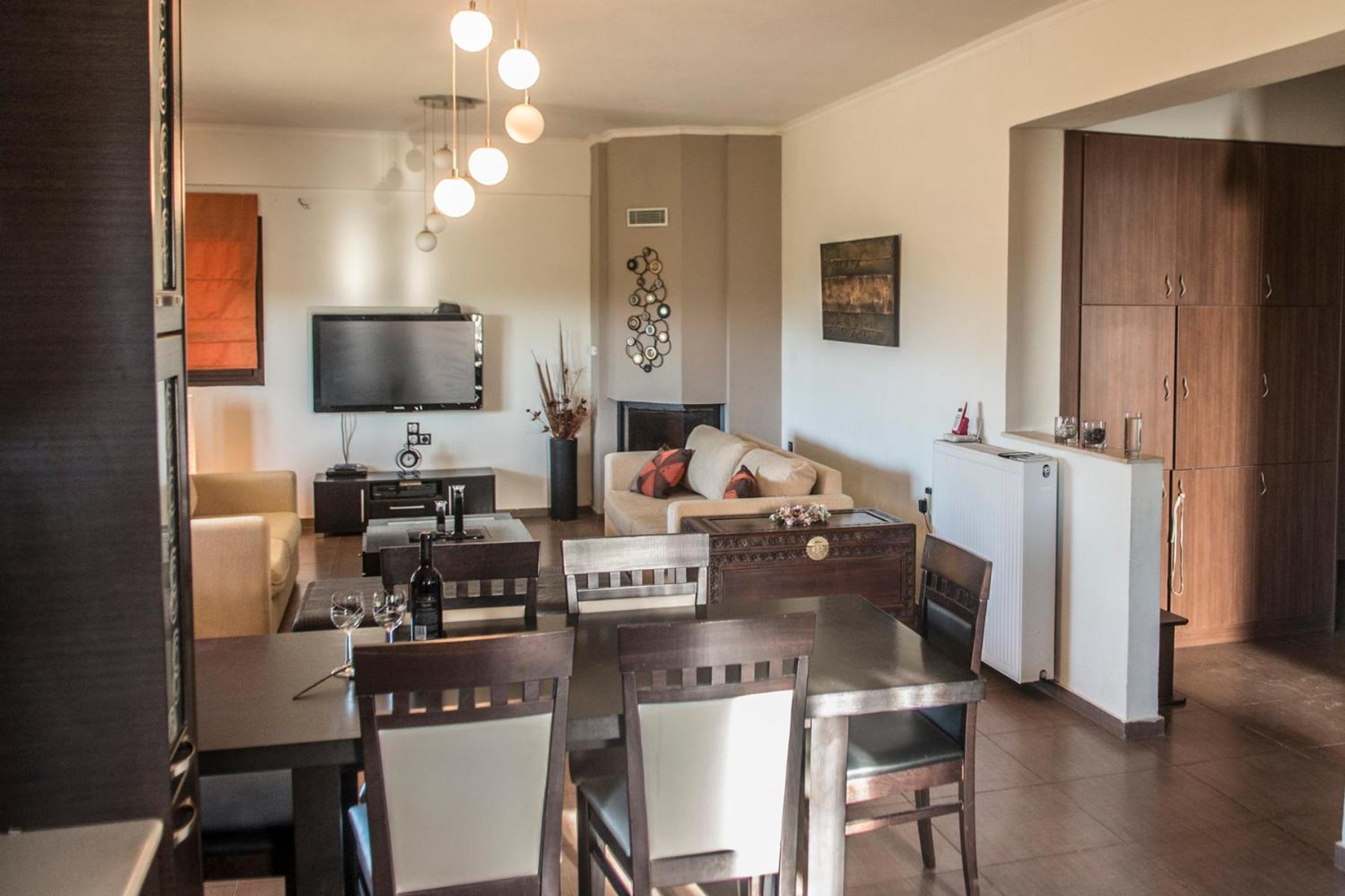 Three-Bedroom House - Photo 7