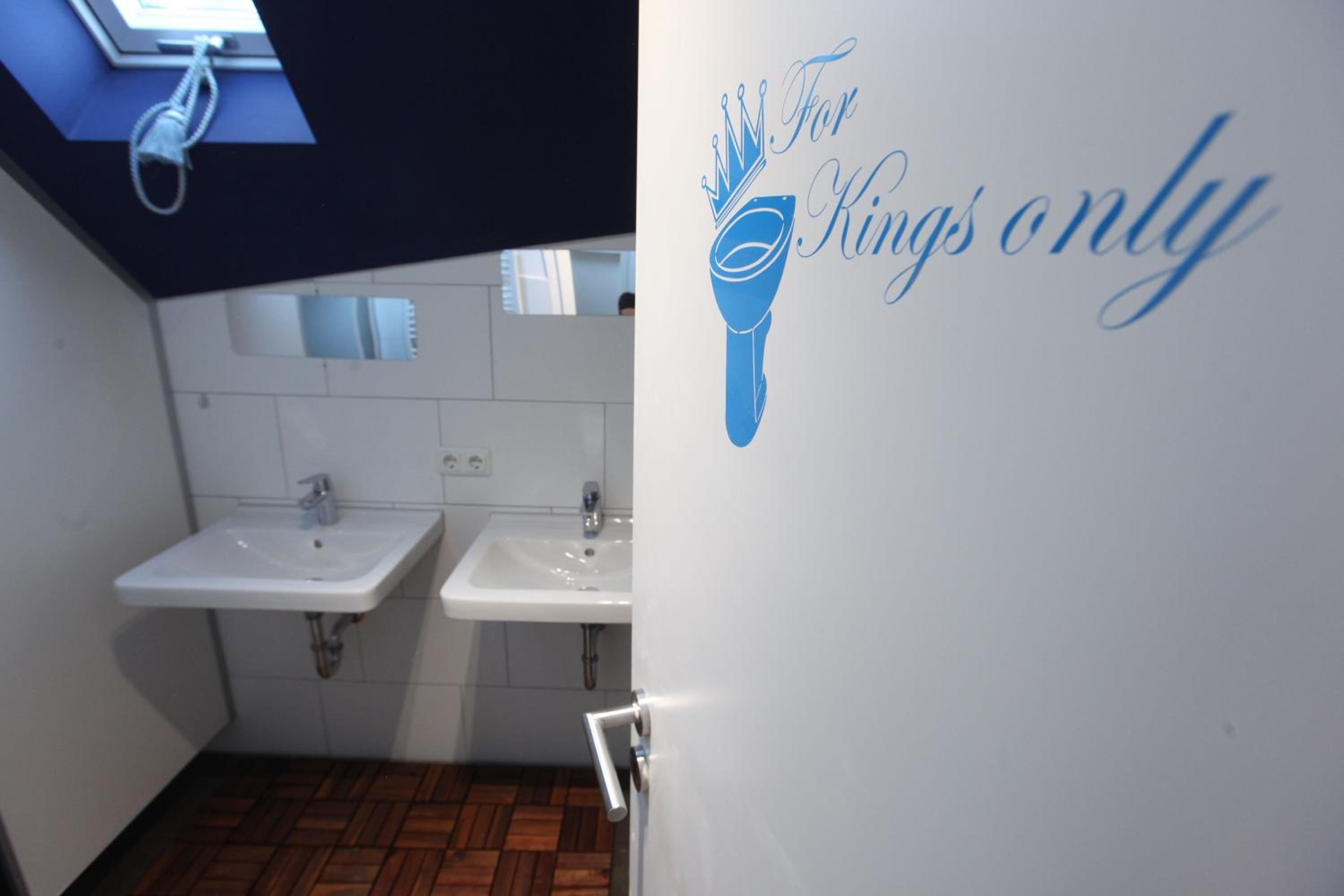 Twin Room with Shared Bathroom photo 2