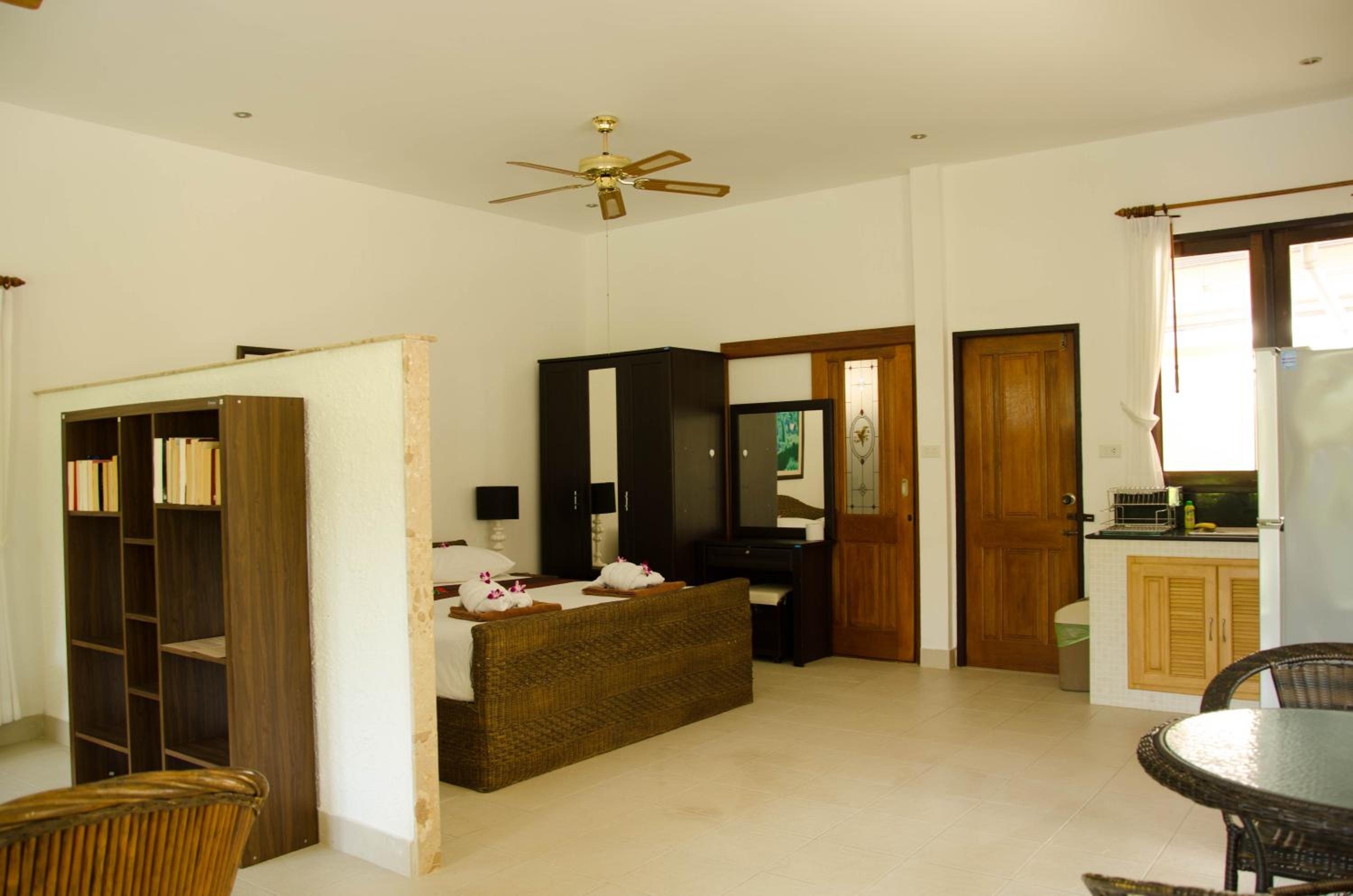 Apartment with Pool View  photo 2