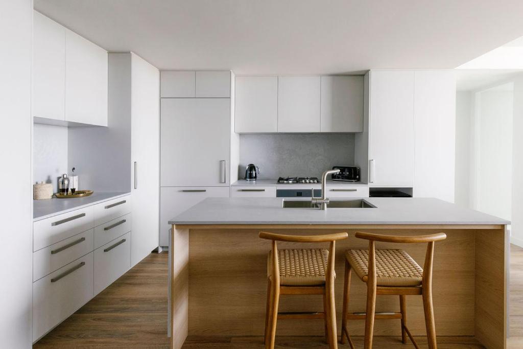 One-Bedroom Apartment with Park View