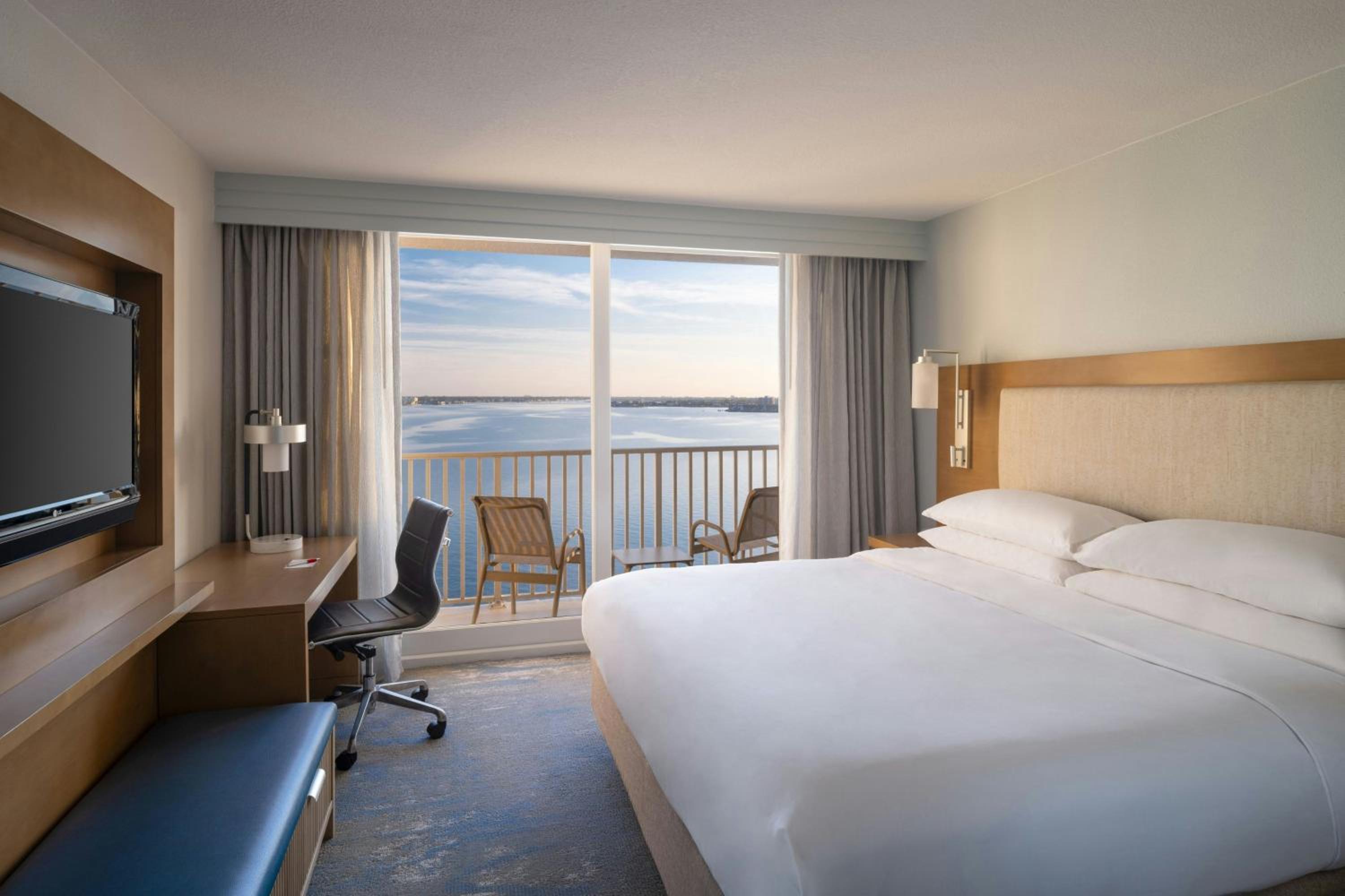One-Bedroom King Suite with Waterfront View and Sofa Bed - Hearing Accessible - Photo 1
