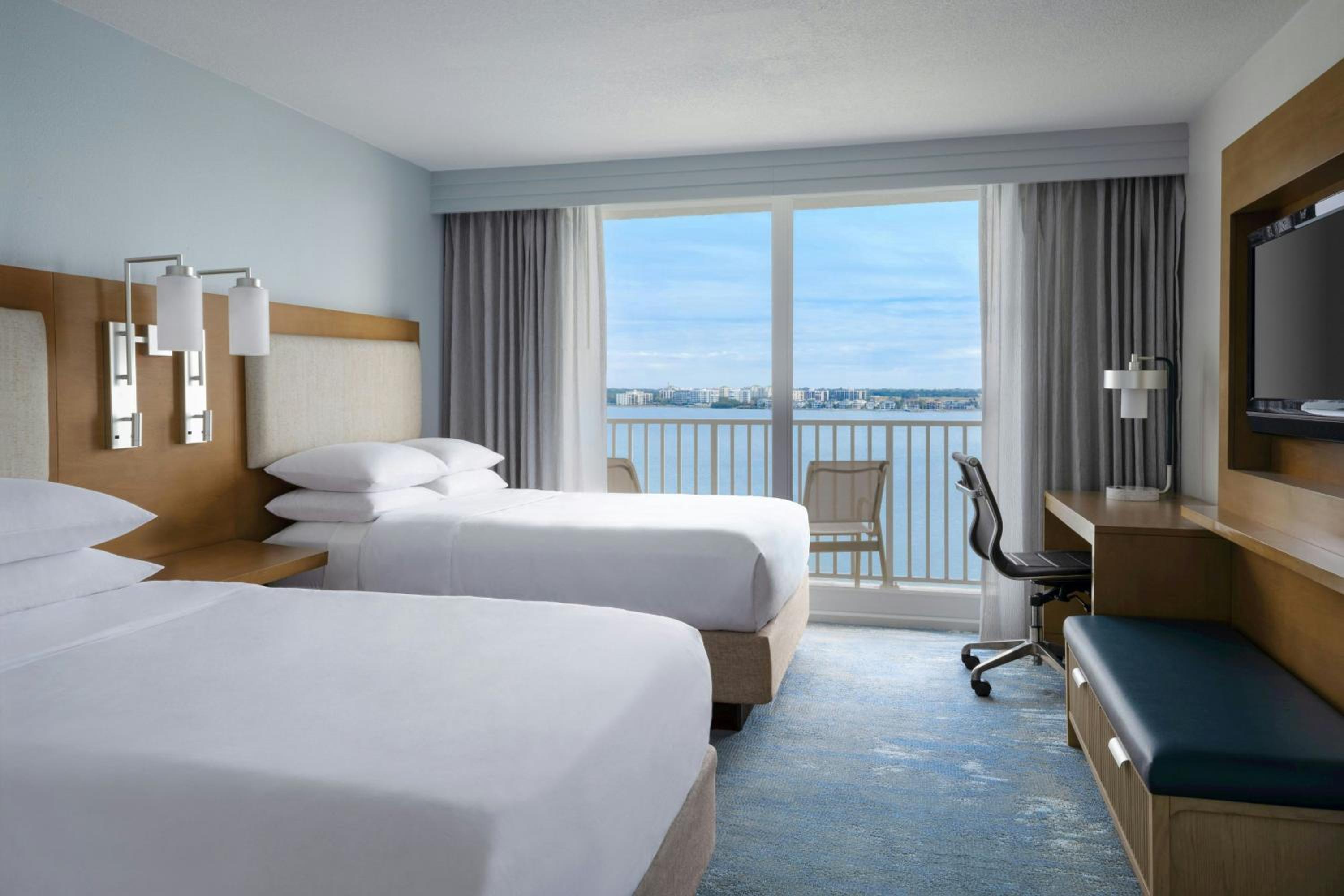 One-Bedroom Double Suite with Waterfront View and Sofa Bed - Hearing Accessible - Photo 1