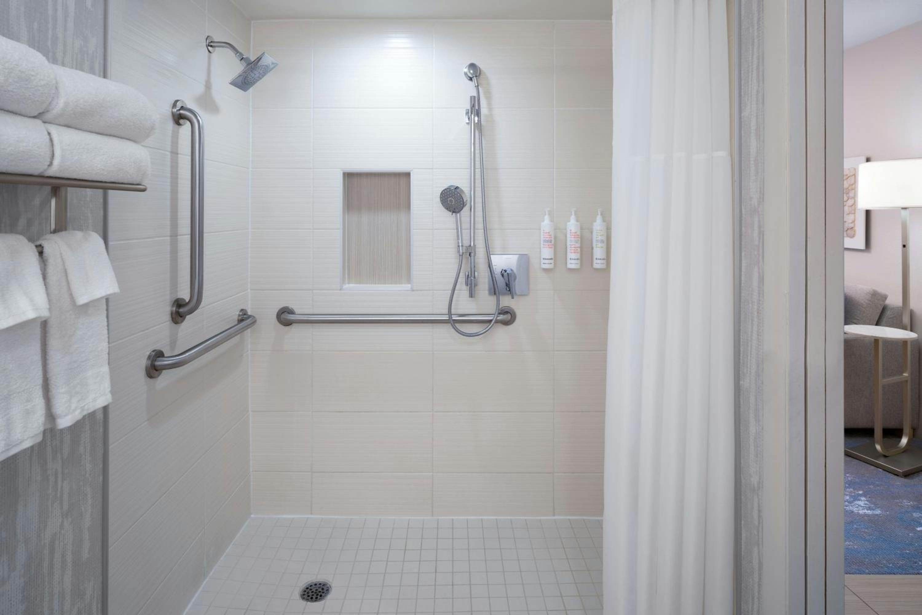 One-Bedroom King Suite with Waterfront View and Sofa Bed - Hearing Accessible - Photo 11