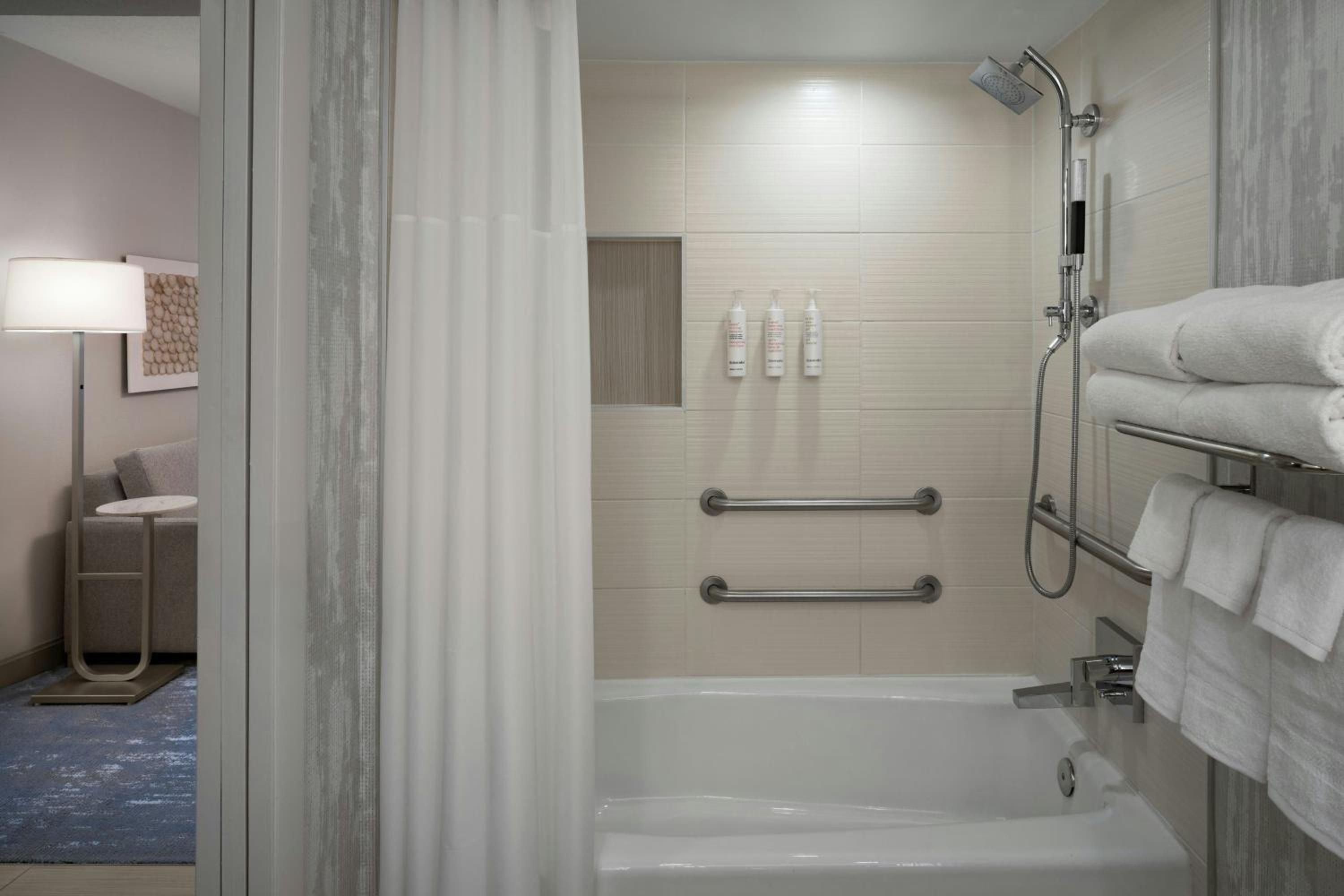 One-Bedroom King Suite with Waterfront View and Sofa Bed - Hearing Accessible - Photo 12