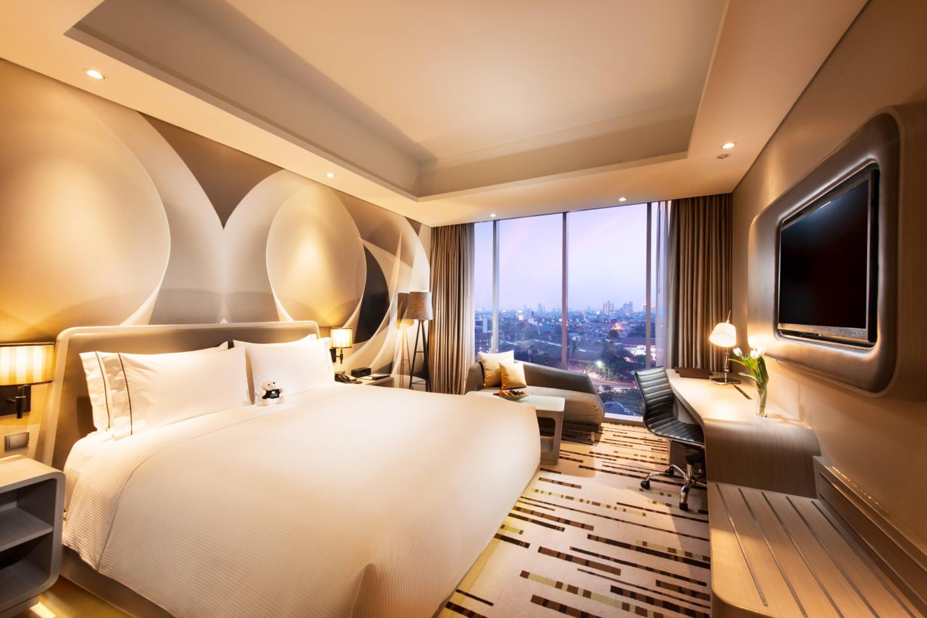 Deluxe King Suite - Lounge Access thumbnail 6