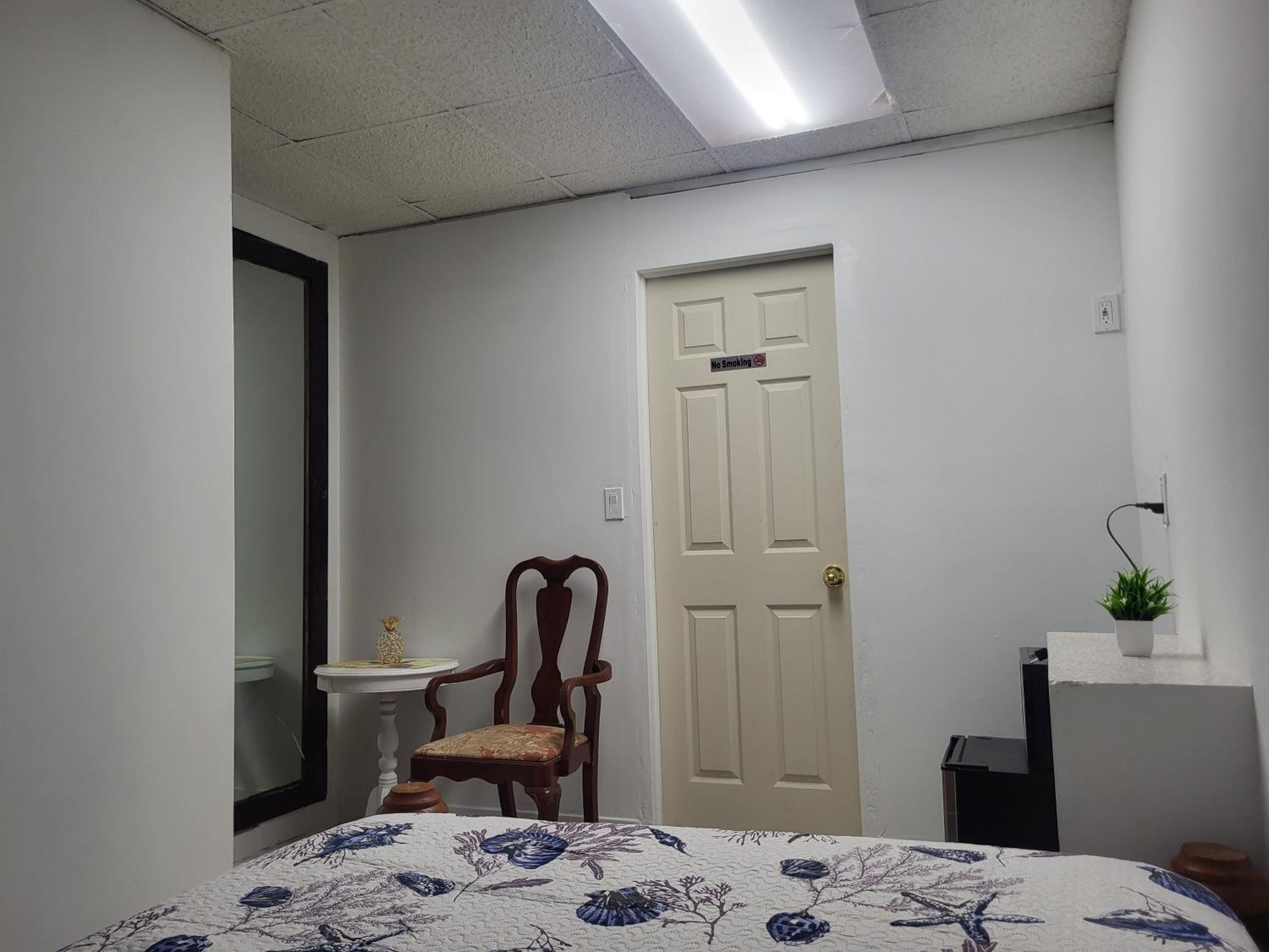 Double Room with Shared Bathroom photo 2