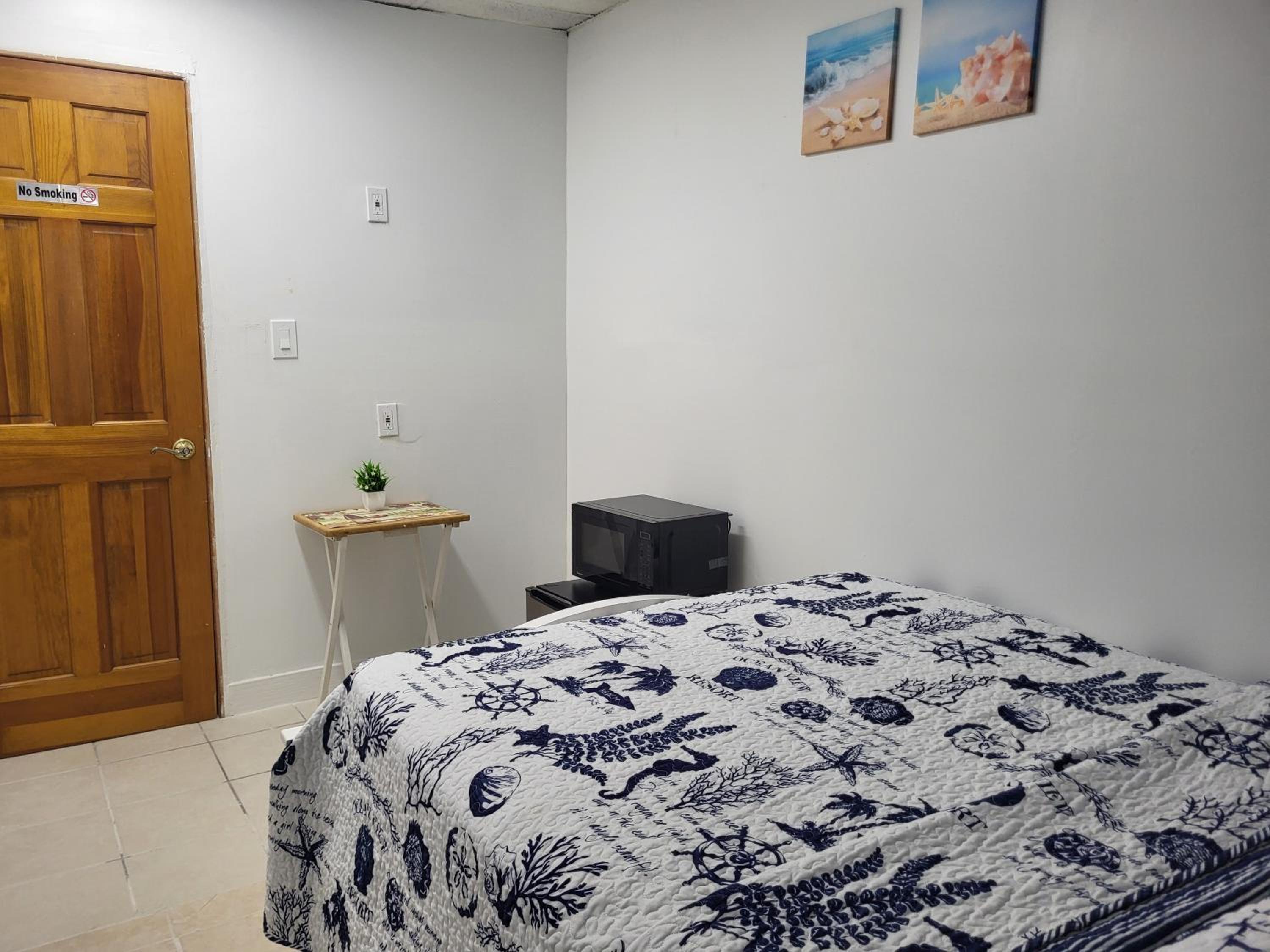 Double Room with Shared Bathroom photo 2