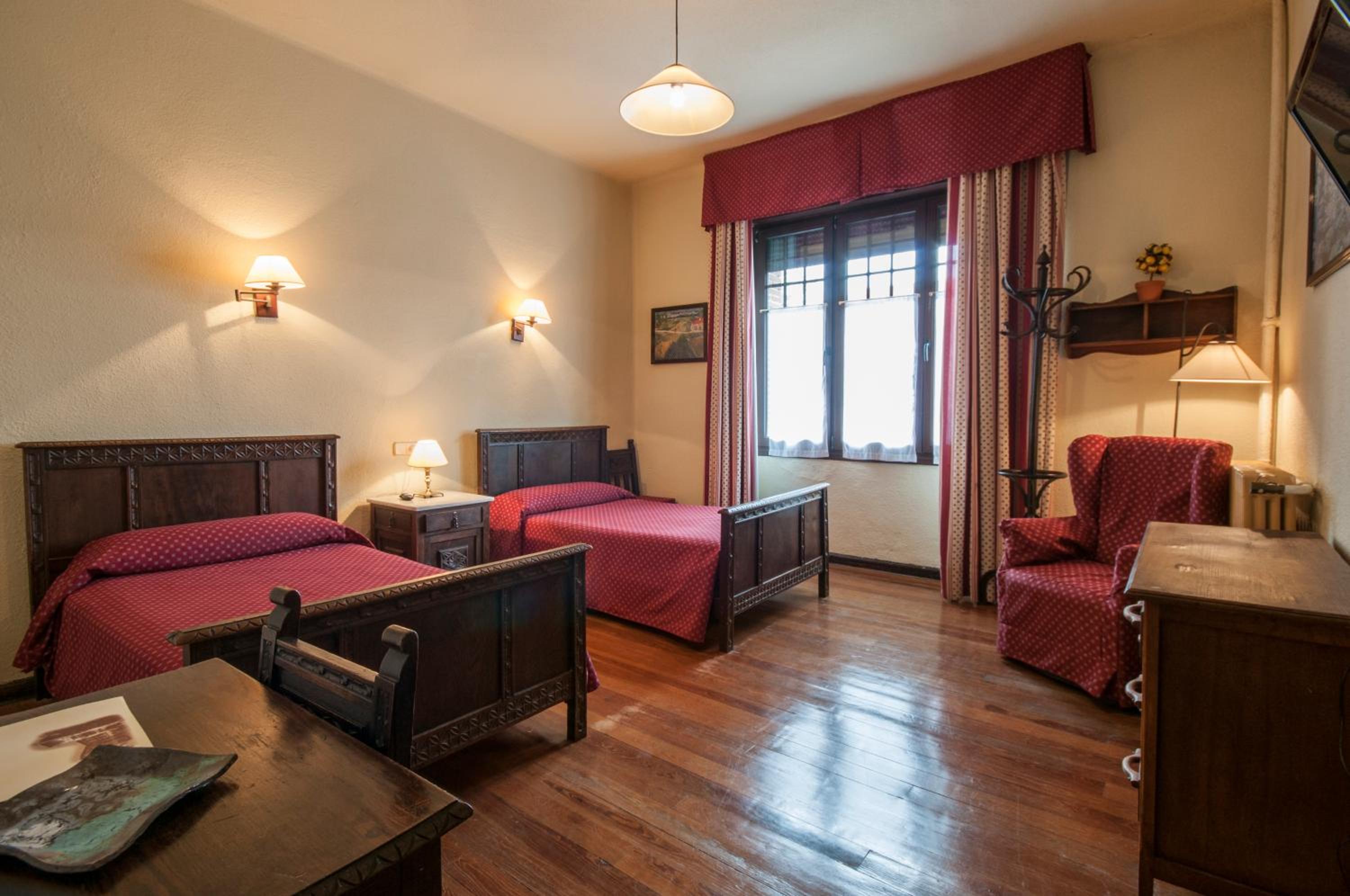 Double or Twin Room - Photo 14