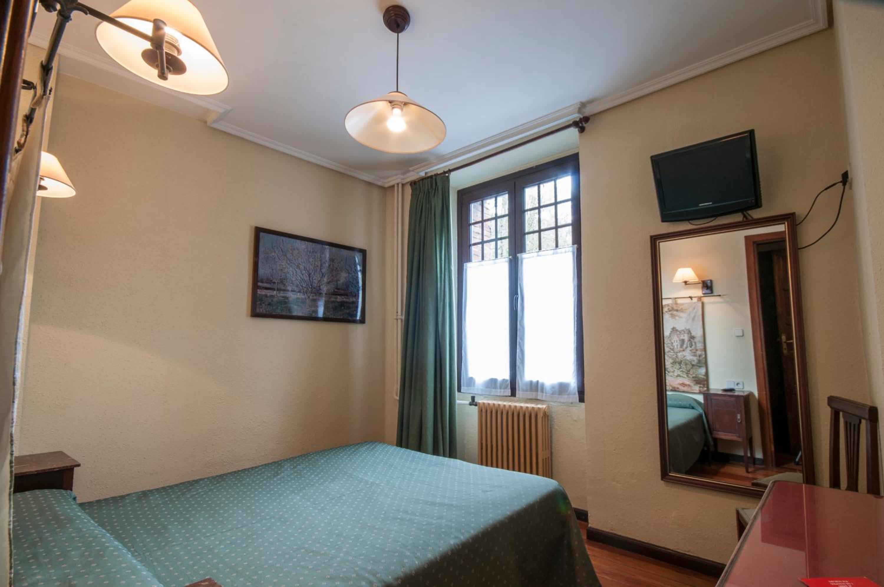 Double or Twin Room - Photo 18