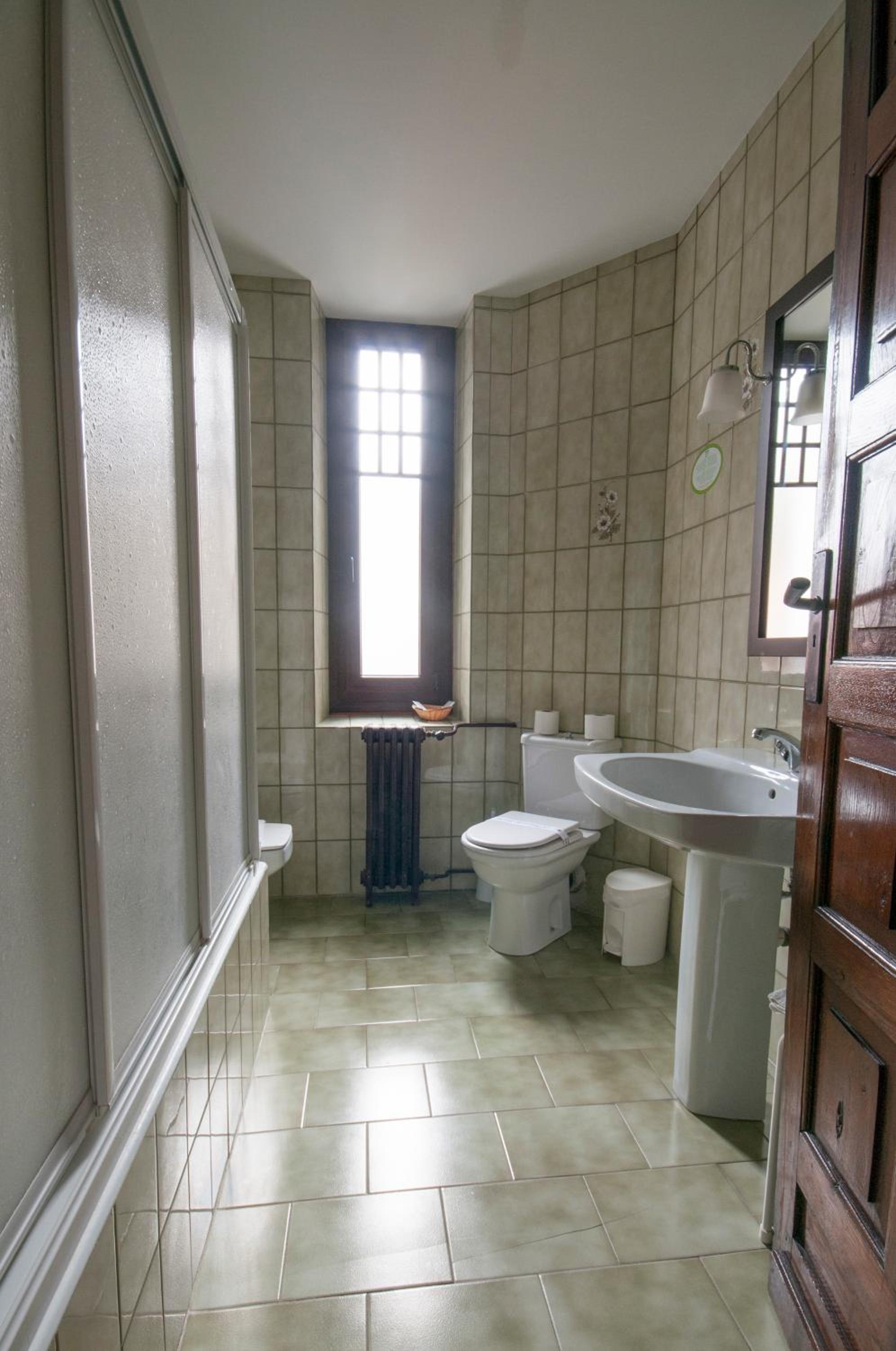 Double or Twin Room - Photo 6