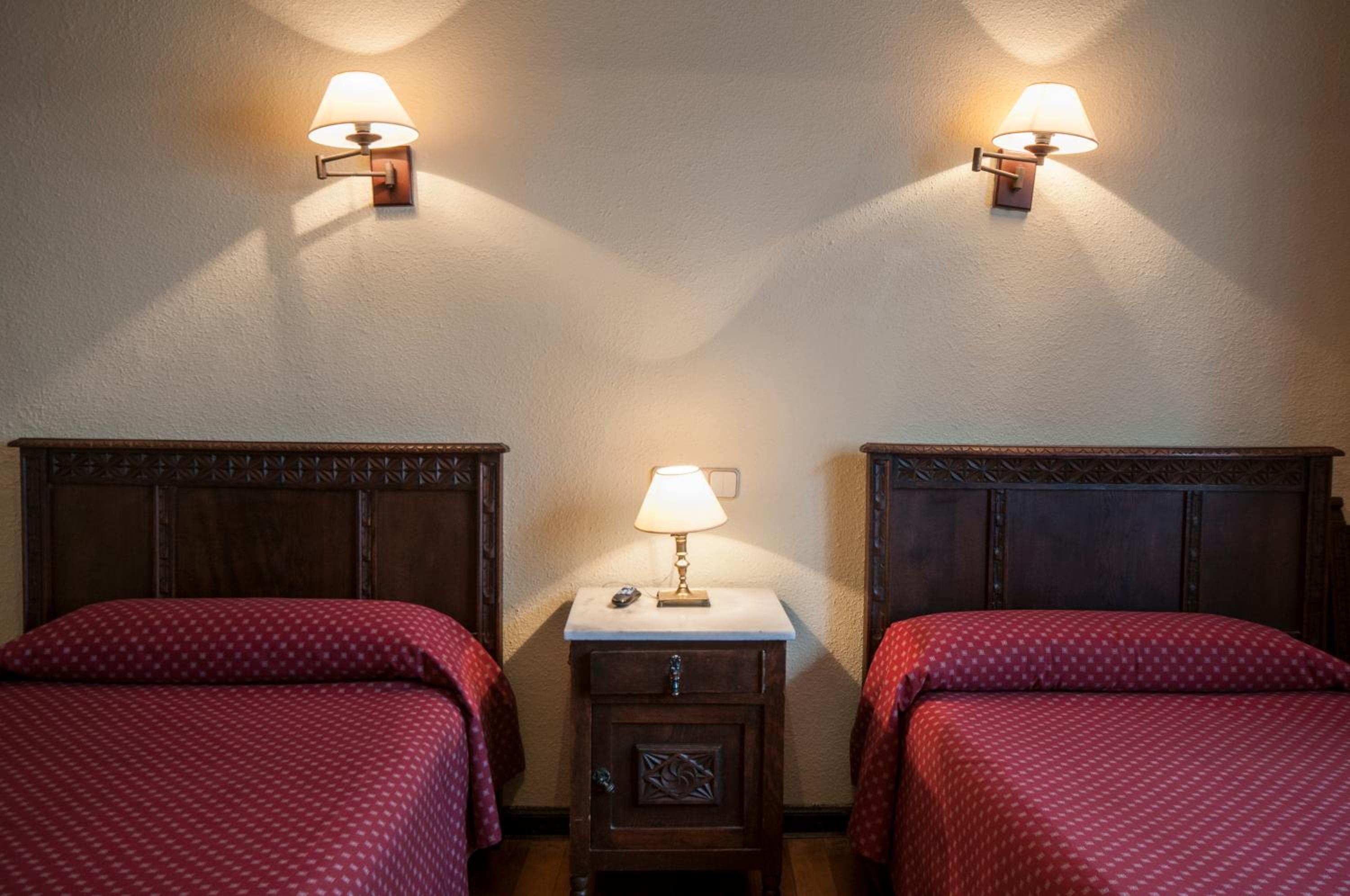 Double or Twin Room - Photo 2