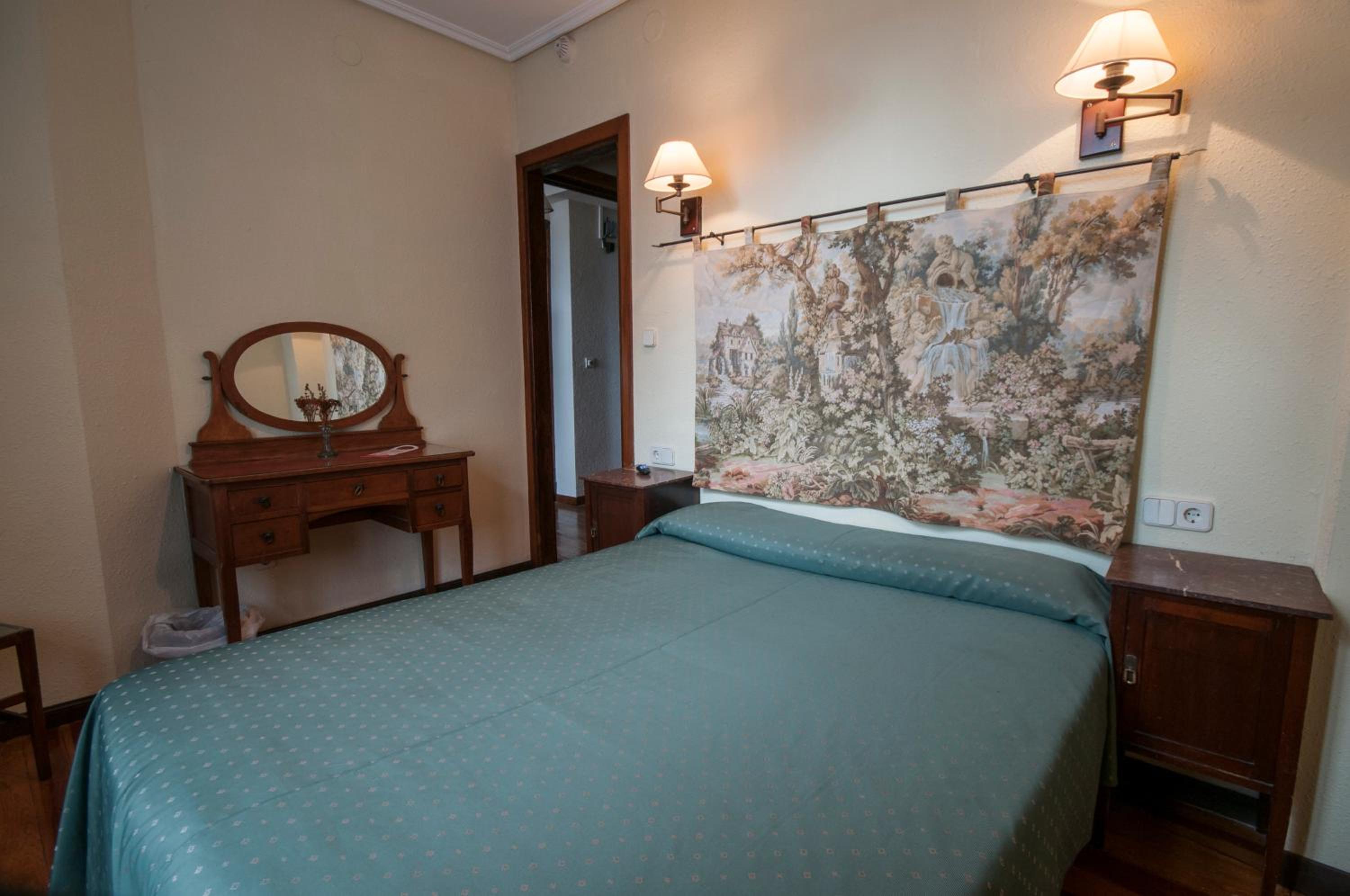 Double or Twin Room - Photo 15