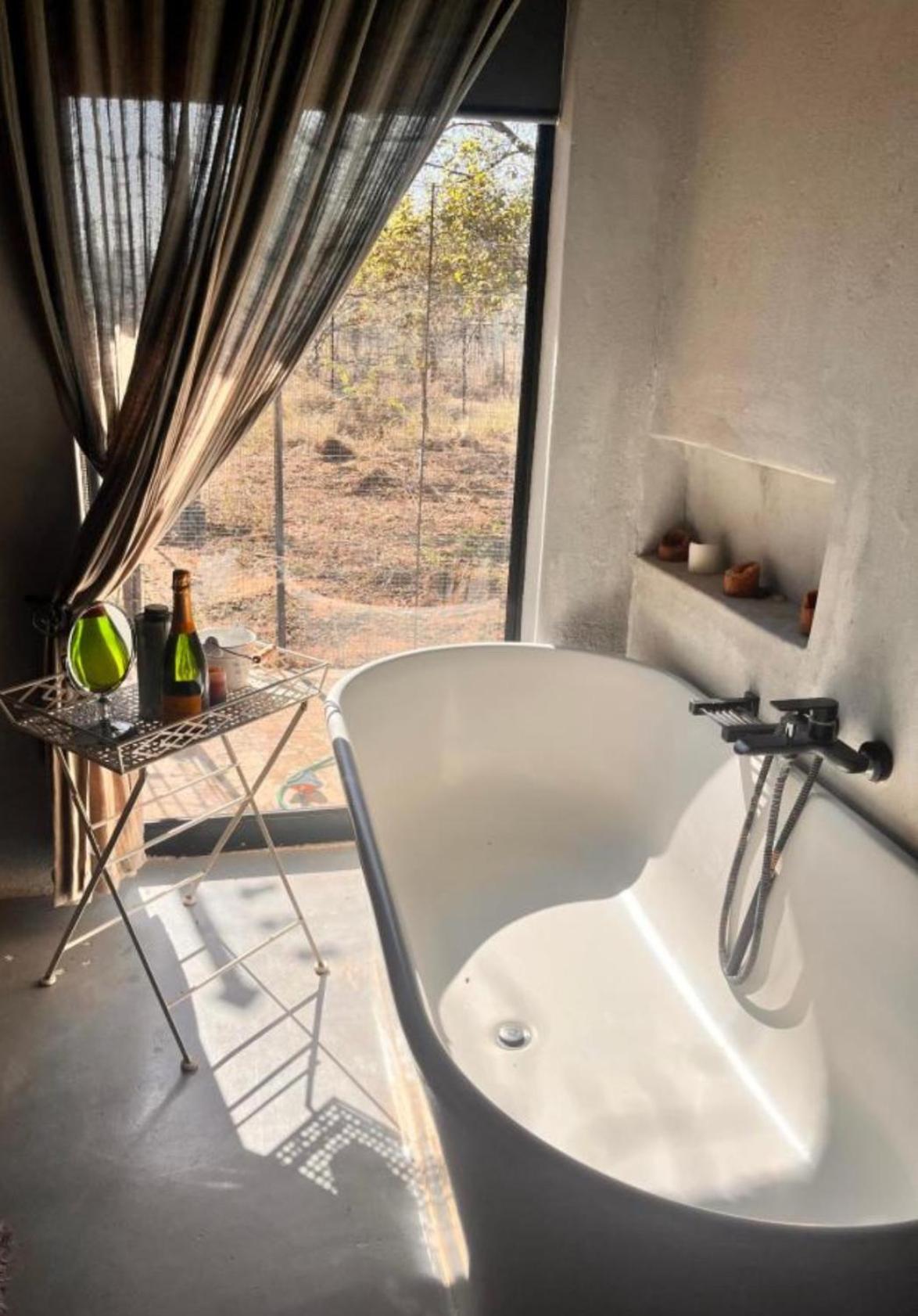 Honeymoon King Room - Photo 9